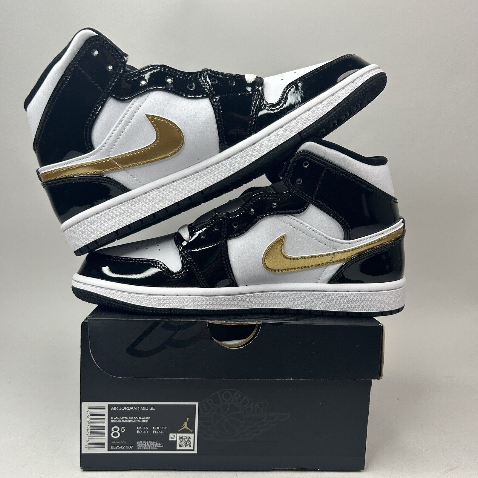 Jordan Brand Nike Air Jordan 1 Mid SE “Patent Black Metallic Gold” 2023 Size US 8.5 / EU 41-42 - 3 Thumbnail