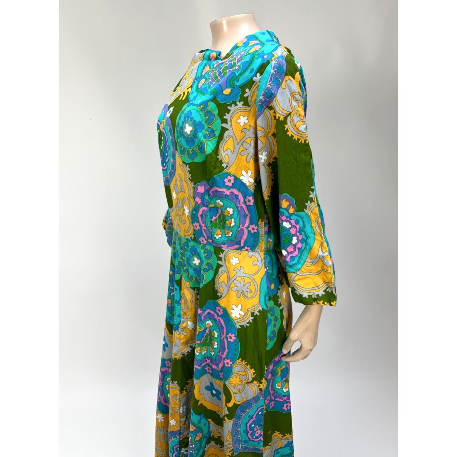 Vintage VINTAGE 70s Dress Green Bee Apple Print Shift Sleeveless Hawaii Party Mini Alice M Size 4XL / US 24-26 - 4 Thumbnail
