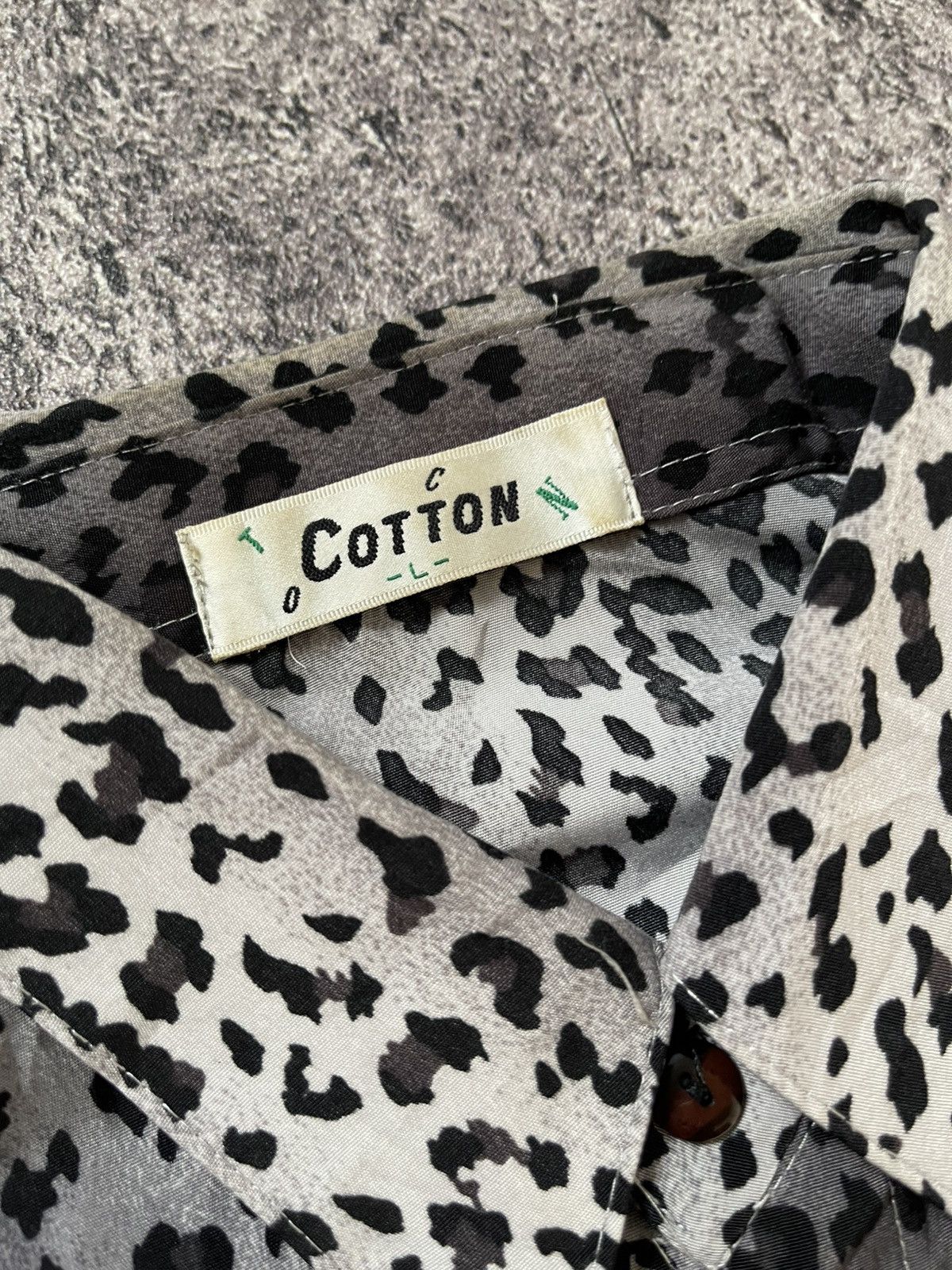 Japanese Brand Y2K COTTON LEOPARD IFSIXWASNINE BUTTON SHIRT Size US L / EU 52-54 / 3 - 5 Thumbnail