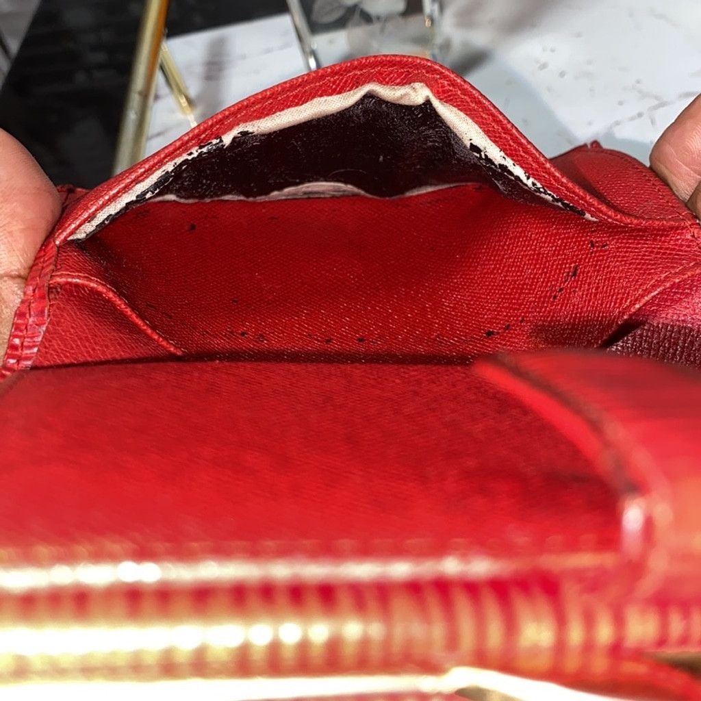 Louis Vuitton Authentic Louis Vuitton Epi Kisslock Wallet Size ONE SIZE - 9 Thumbnail