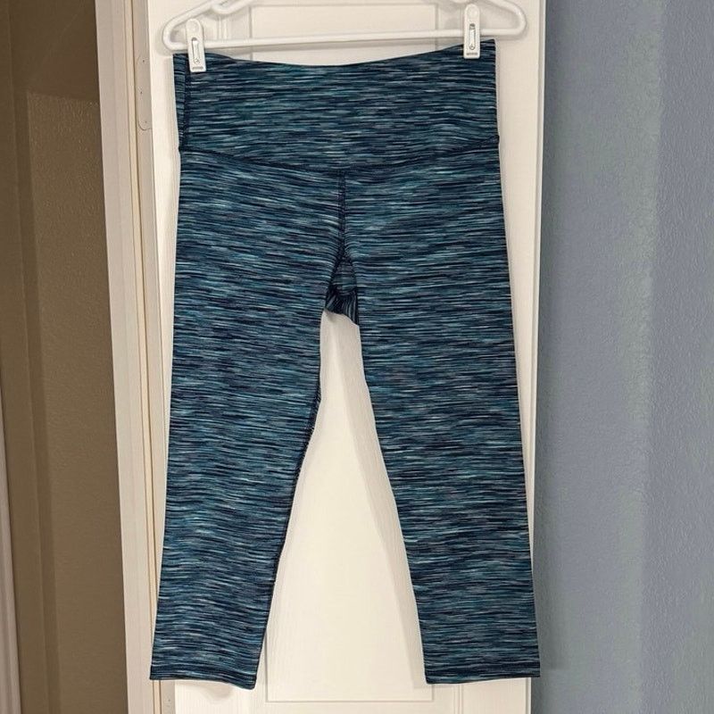 Old Navy Old Navy Go-Dry Capri Active Leggings Size 34" / US 12 / IT 48 - 2 Thumbnail