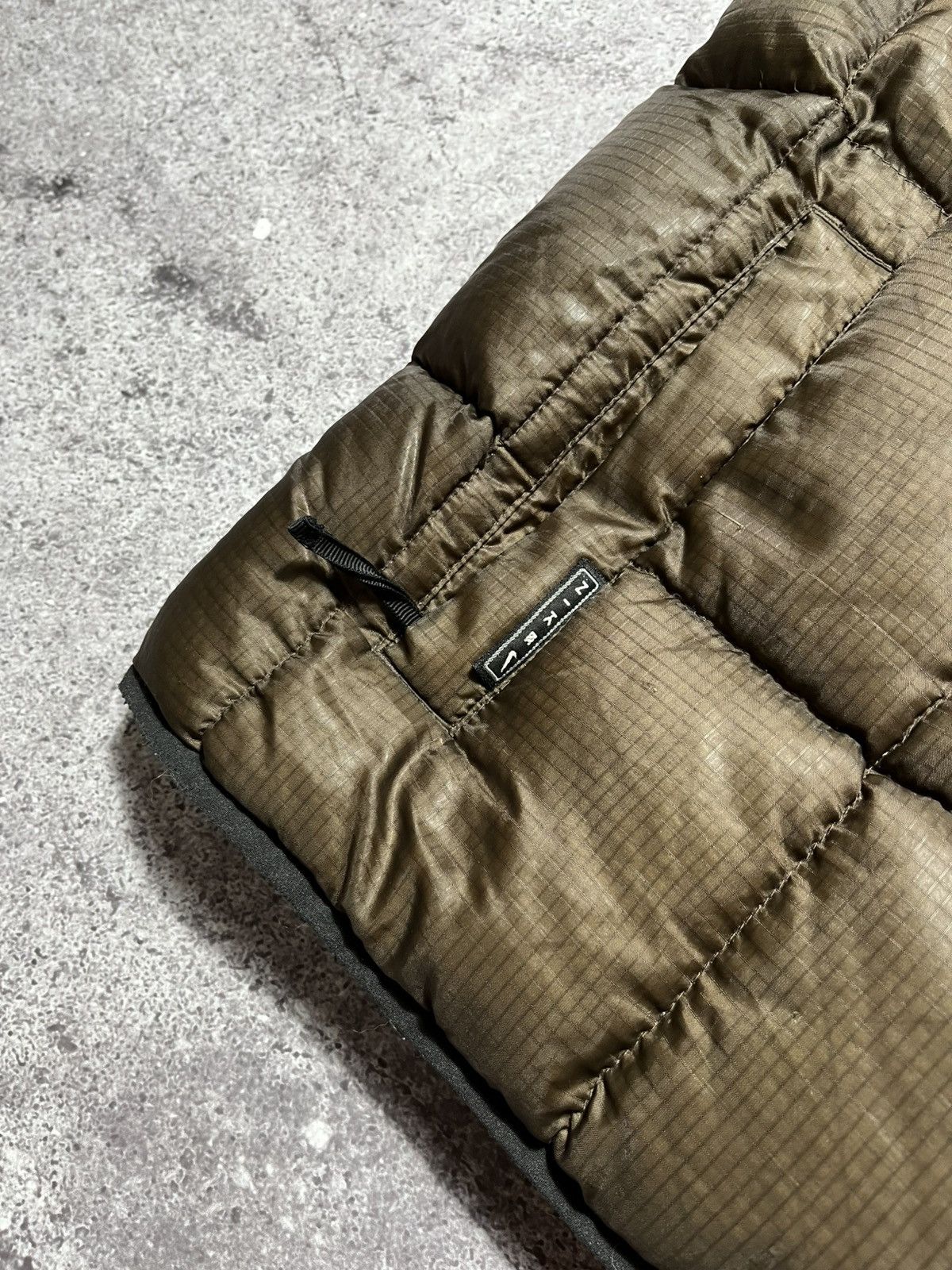 Nike Vintage 90’s NIKE Brown Gold Puffer Down Mans Y2K jacket Size US L / EU 52-54 / 3 - 6 Thumbnail