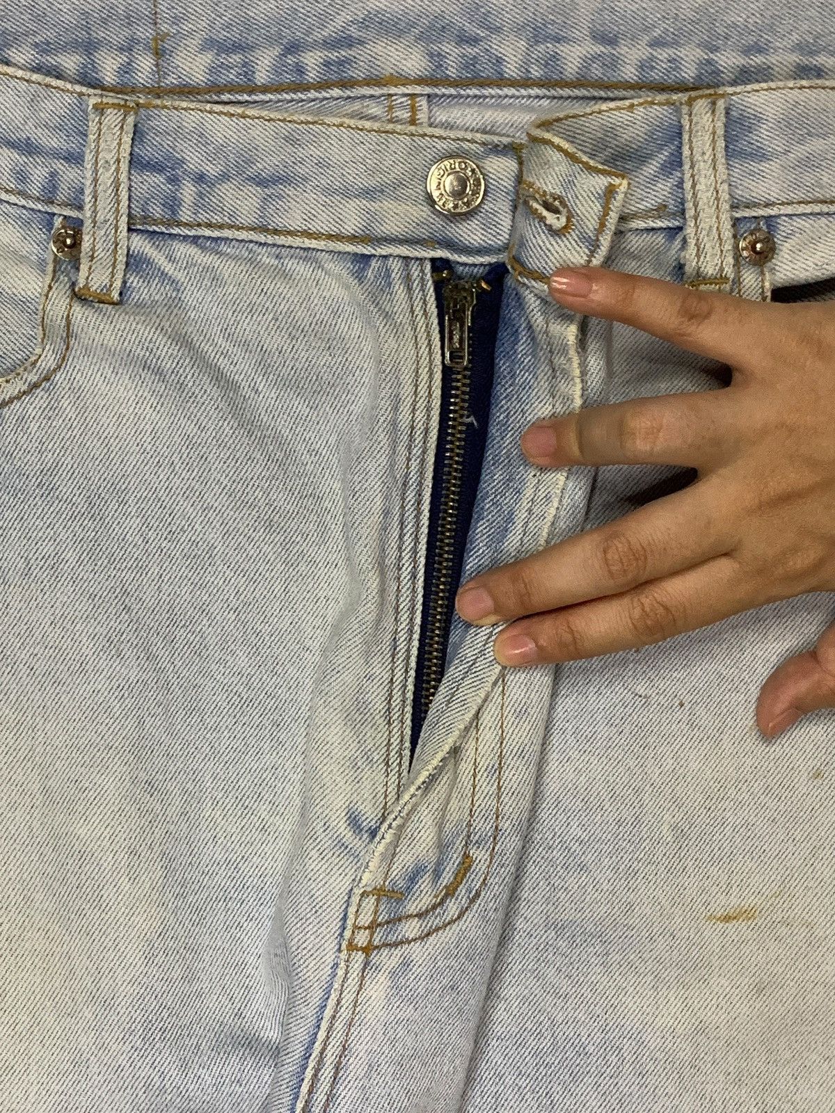 Levi's × Levi's Vintage Clothing SALES🔥Vintage 90s Levis Light Wash Distressed Loose Jeans Size US 34 / EU 50 - 3 Thumbnail
