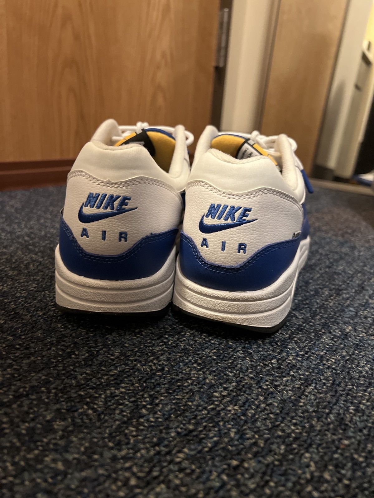 Nike Nike Air Max 1 SE Size US 11 / EU 44 - 2 Thumbnail