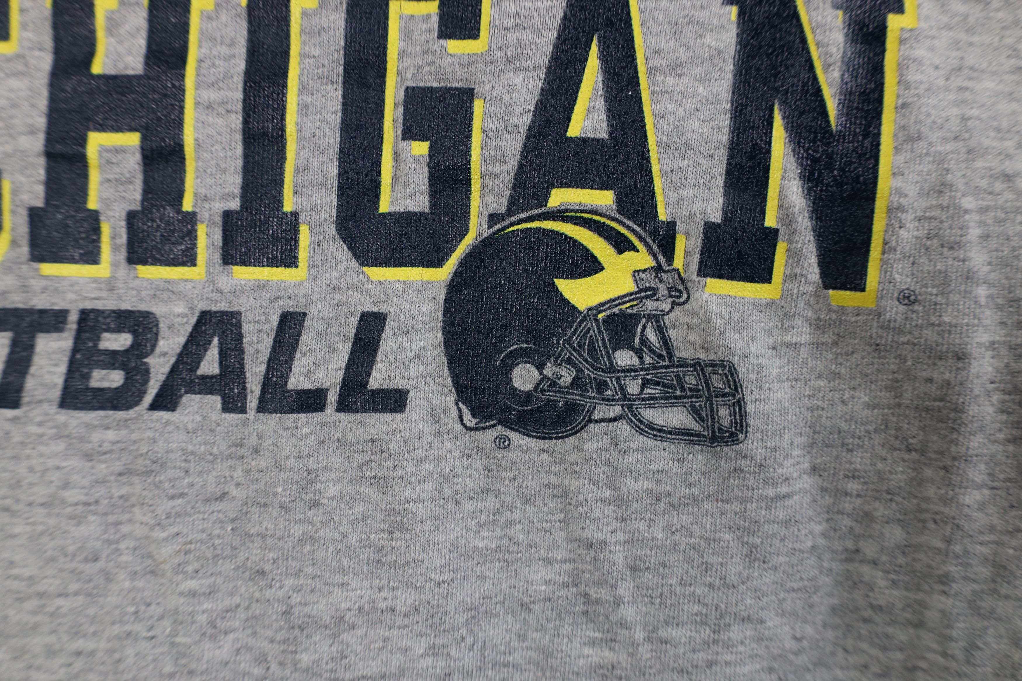 Vintage Vintage 90s University of Michigan Football T-Shirt Gray USA Size US L / EU 52-54 / 3 - 5 Thumbnail
