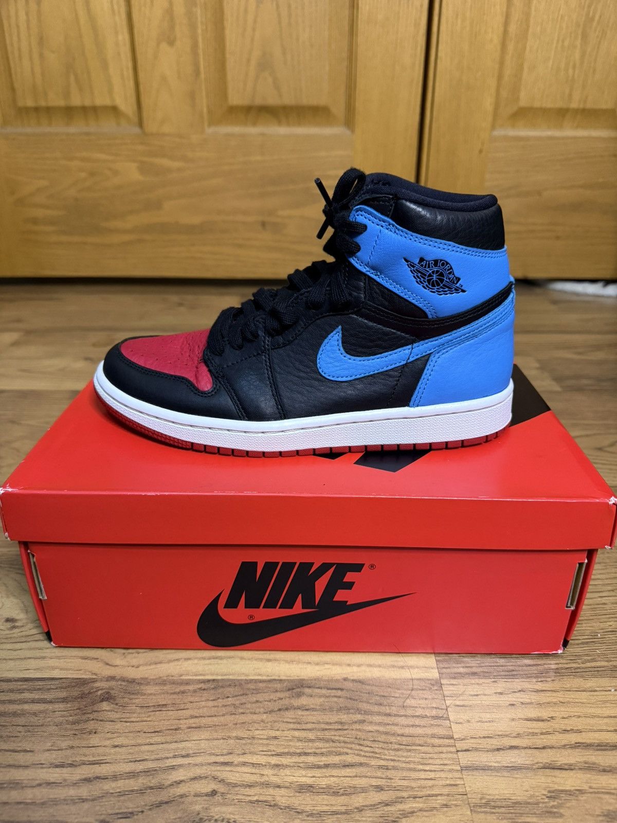 Jordan Brand Air Jordan 1 “UNC TO CHI” Size 5.5y Size US 5.5 / EU 38 - 1 Thumbnail