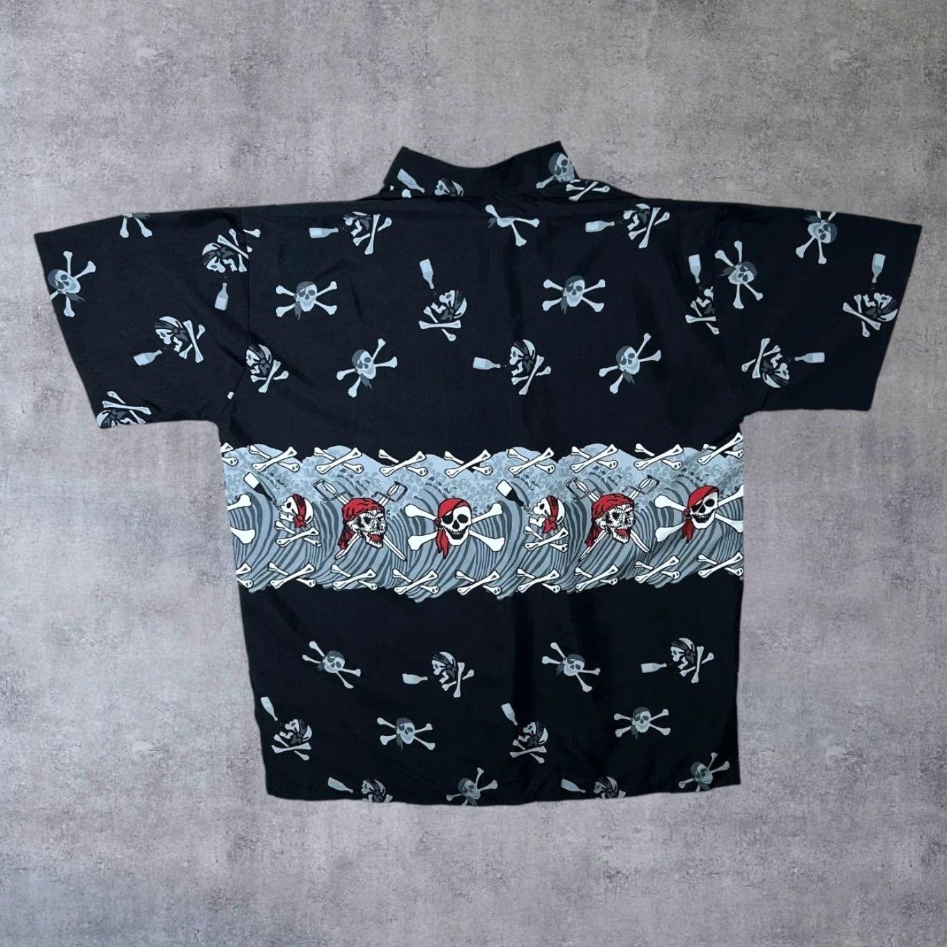 Vintage Happy Bay Pirate Novelty Patterned Graphic Black Polyester Shirt XL Men Button-Up 00s Vintage Collectible Size US XL / EU 56 / 4 - 2 Thumbnail