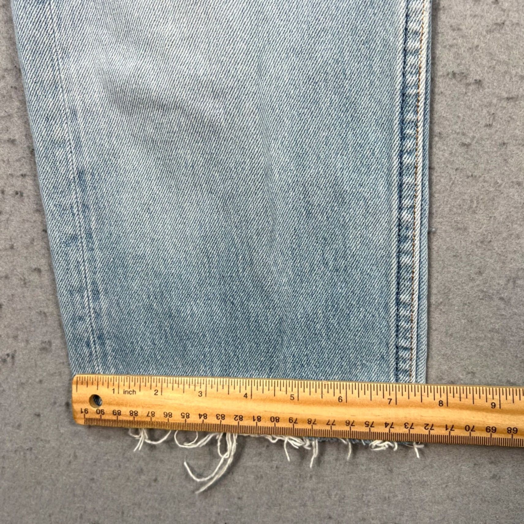 Levi's VINTAGE Levi's Jeans Women 26 x 22 Cropped Light Wash High Rise Straight 5-Pocket Denim Blue 90s Style Womens Size 26" / US 2 / IT 38 - 7 Thumbnail