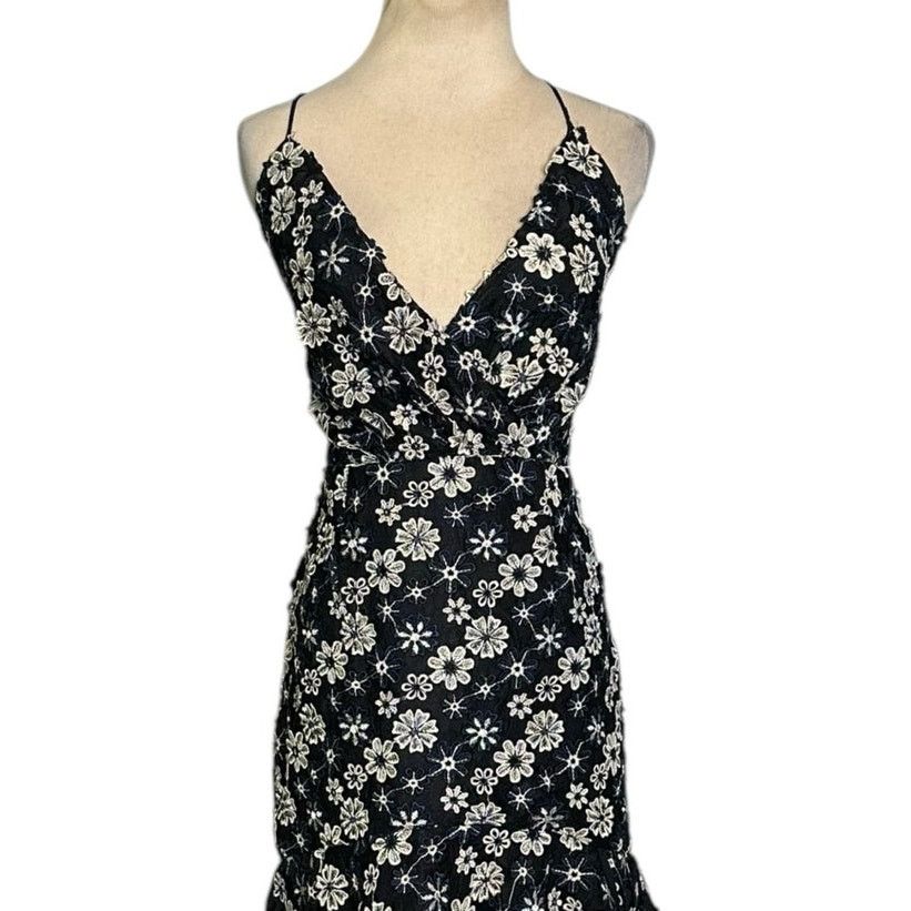REVOLVE NBD Marilyn blue white floral embroidered mini dress size M Size M / US 6-8 / IT 42-44 - 13 Thumbnail