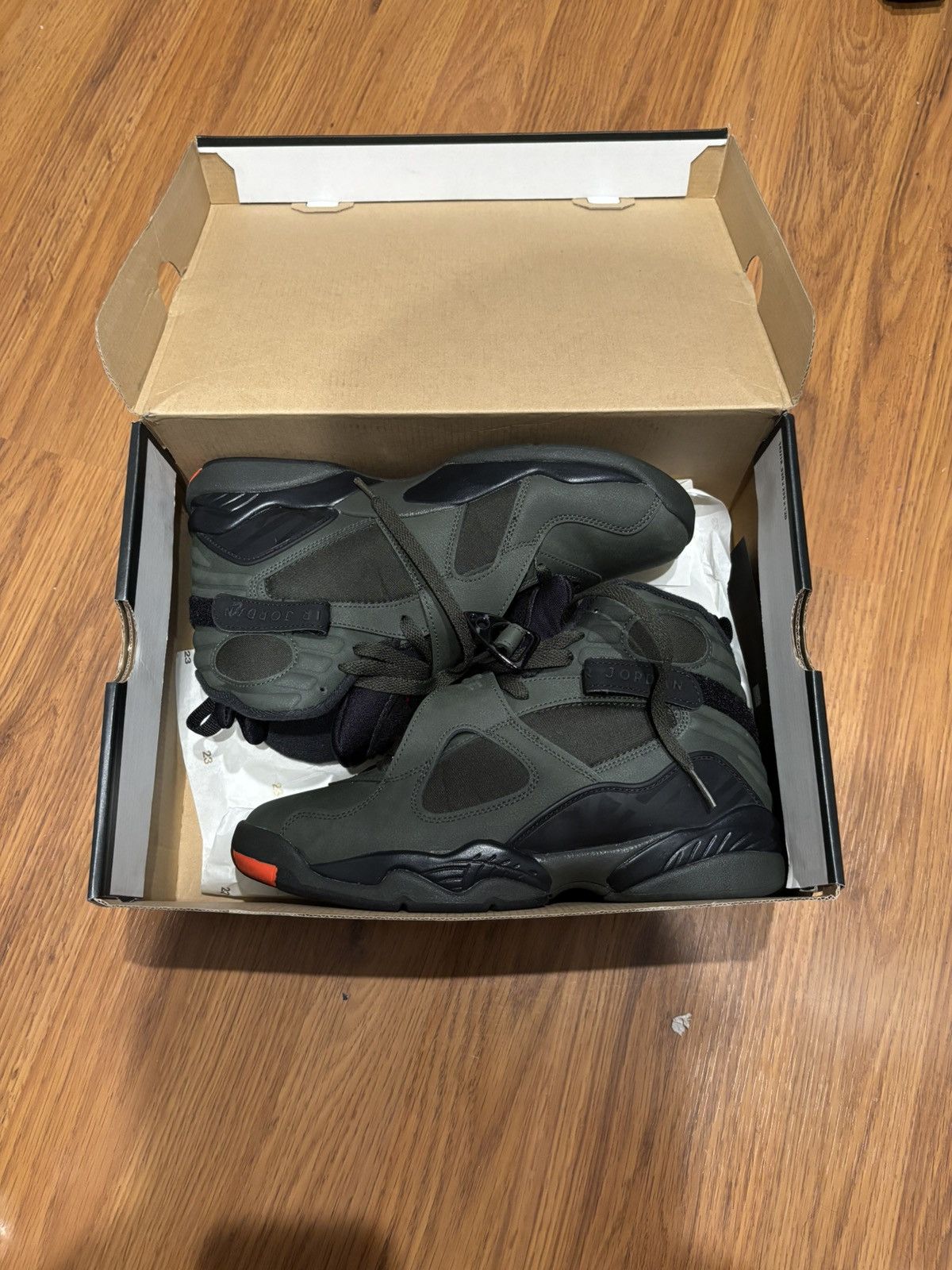 Jordan Brand × Undefeated Jordan 8 Retro Take Flight Undefeated Size US 8 / EU 41 - 1 Thumbnail
