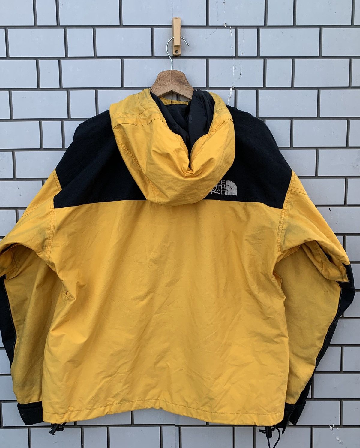 The North Face Vintage The North Face Gore-Tex Hoodie Jacket Size US L / EU 52-54 / 3 - 5 Thumbnail
