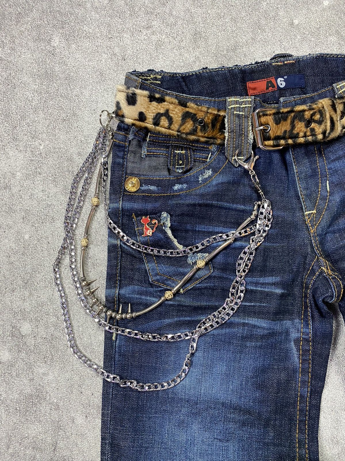 If Six Was Nine × Japanese Brand × Le Grande Bleu (L.G.B.) 2000s A6 Distressed Wash Super Flare Jean Size US 29 - 5 Thumbnail