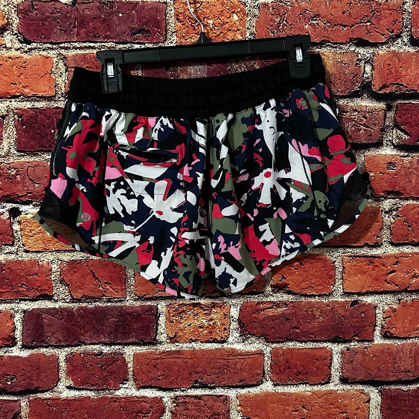 Lululemon lululemon shorts size 8 Size 30" / US 8 / IT 44 - 3 Thumbnail