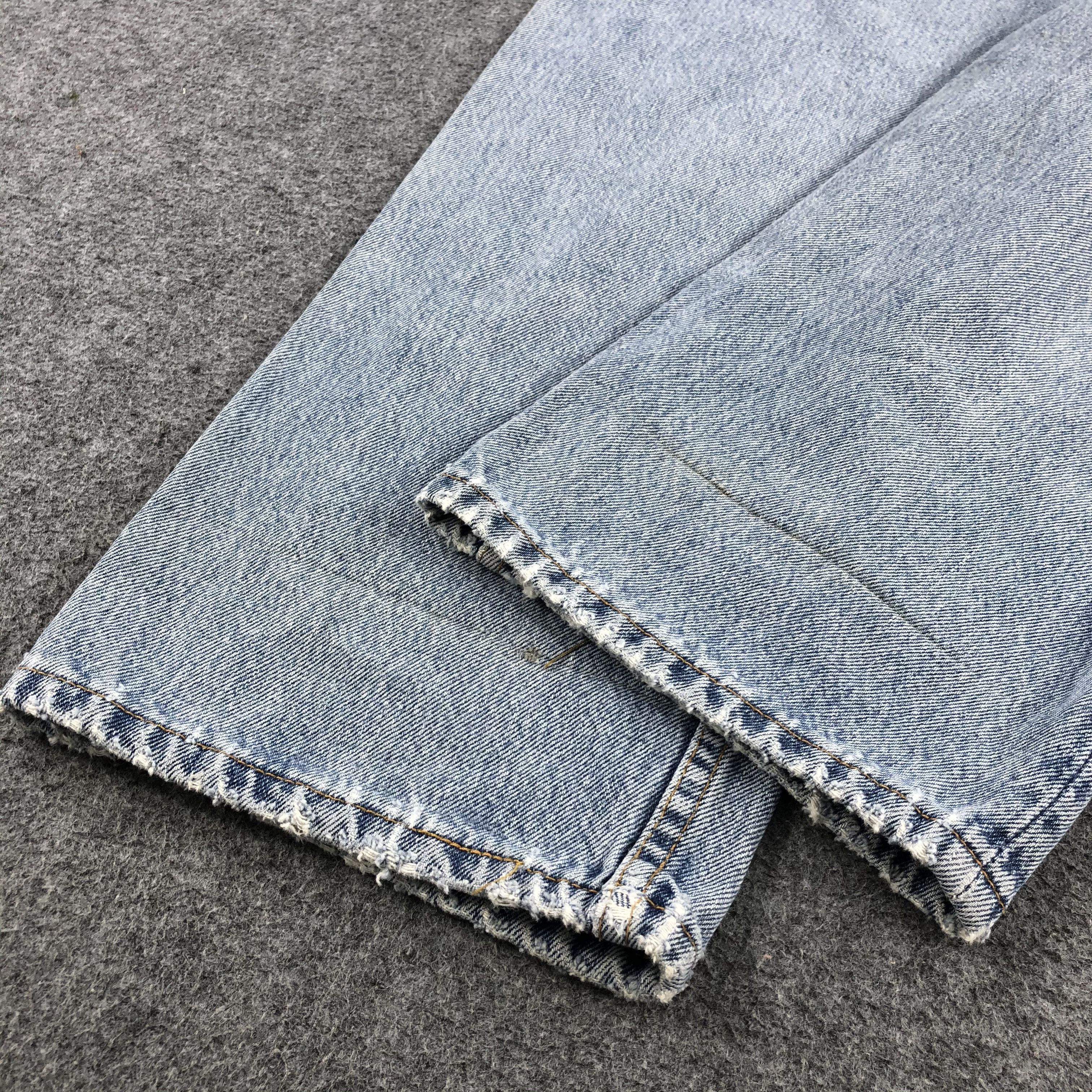 Levi's Vintage 90s Light Wash Levis 501 Jeans-JM1350 Size US 35 - 5 Thumbnail