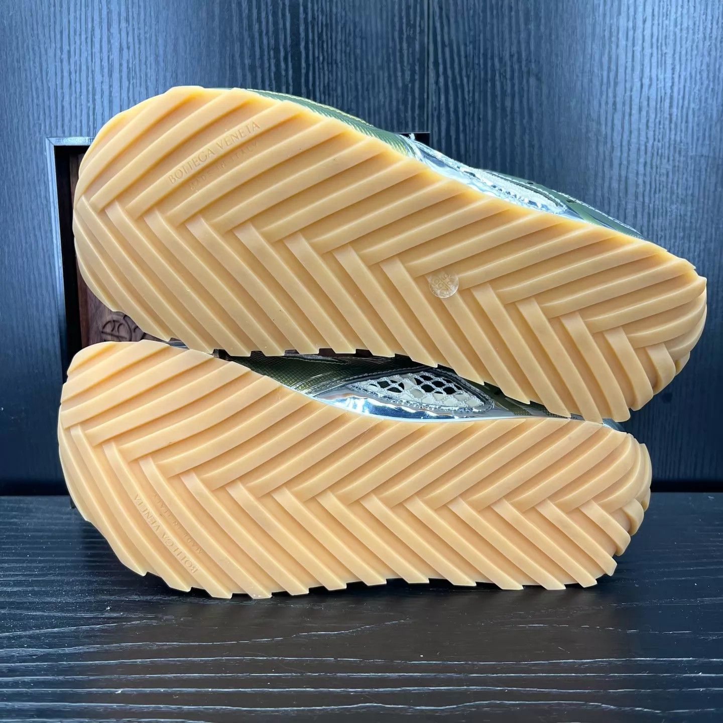 Bottega Veneta BV Orbit Sneaker White/Green 41 99NewWithBox Size US 8 / EU 41 - 6 Thumbnail