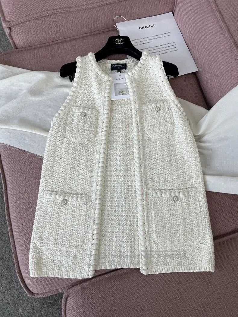 Chanel Chanel White Knit Vest Coat. Size US XS / EU 42 / 0 - 1 Thumbnail