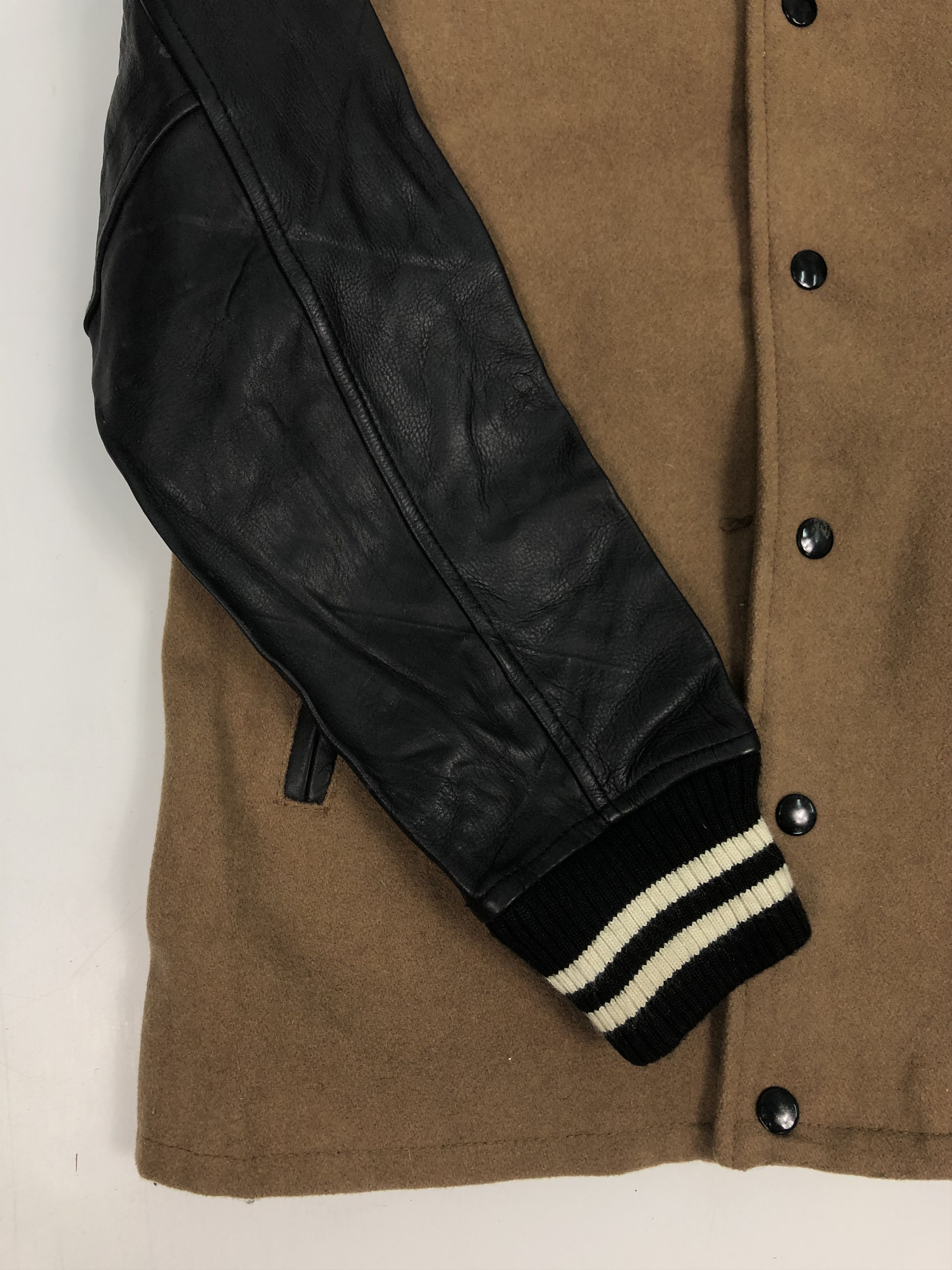 Vintage Vintage Varsity Journal Standard Leather Jacket V0117 Size US L / EU 52-54 / 3 - 4 Thumbnail
