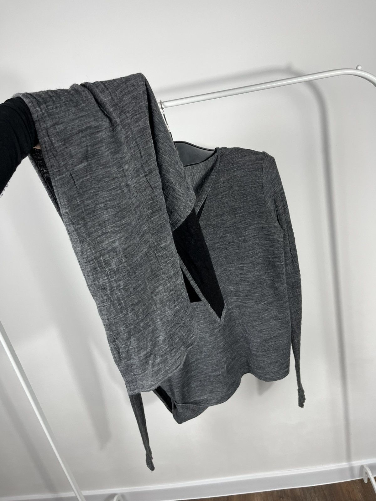 Alexander McQueen MCQ Alexander McQueen Asymmetrical Wrap Top Gray Size L / US 10 / IT 46 - 13 Thumbnail