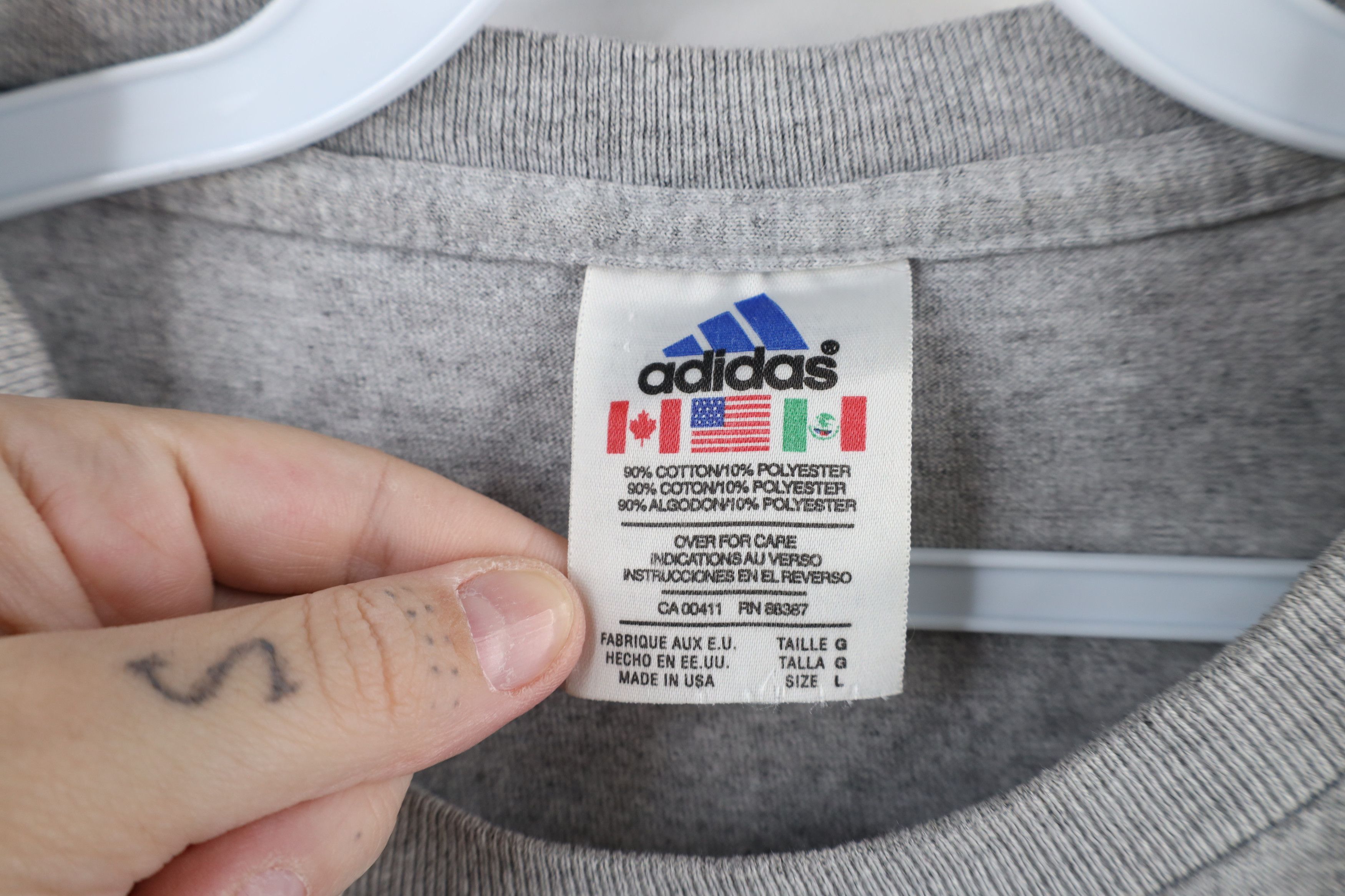 Adidas × Vintage Vintage 90s Adidas Spell Out Geometric T-Shirt Gray USA Size US L / EU 52-54 / 3 - 9 Thumbnail