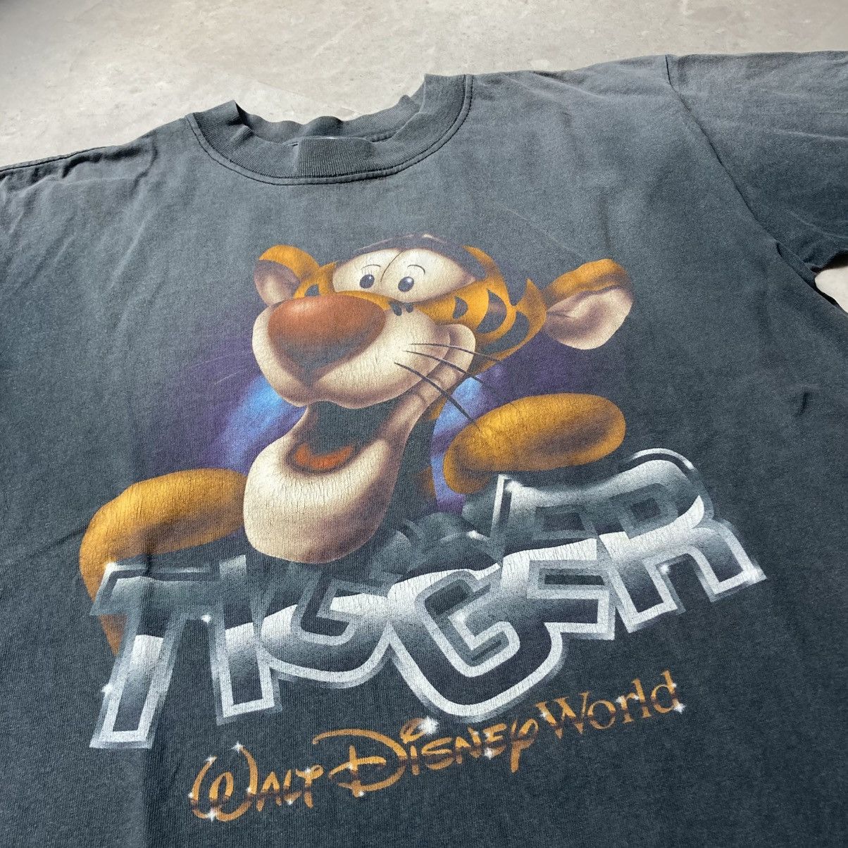 Disney vintage tigger winnie the pooh cartoon disney mickey inc Size US M / EU 48-50 / 2 - 2 Thumbnail