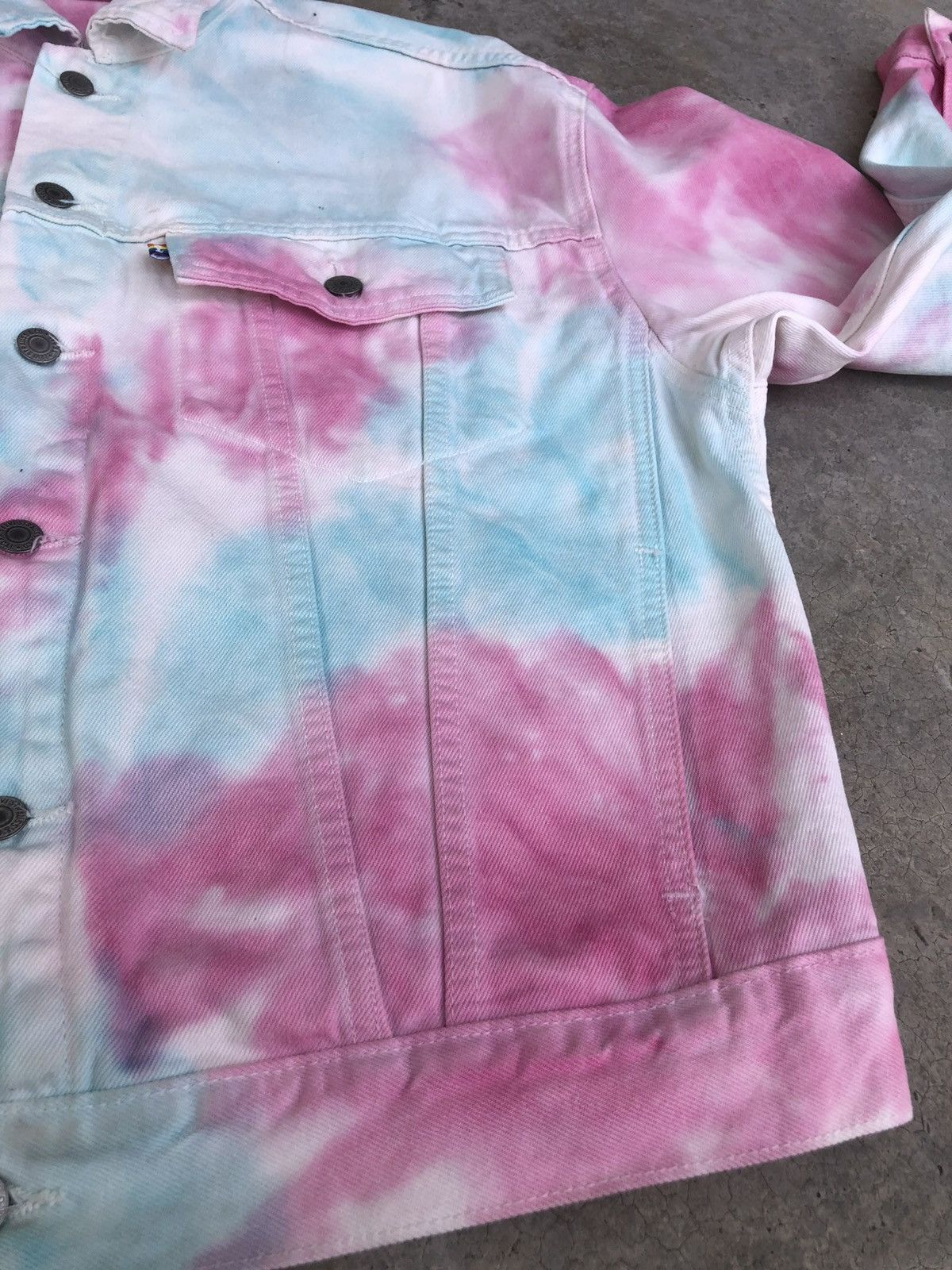 Levi's Levi’s Rainbow Embroidered Denim Jacket Size US M / EU 48-50 / 2 - 13 Thumbnail