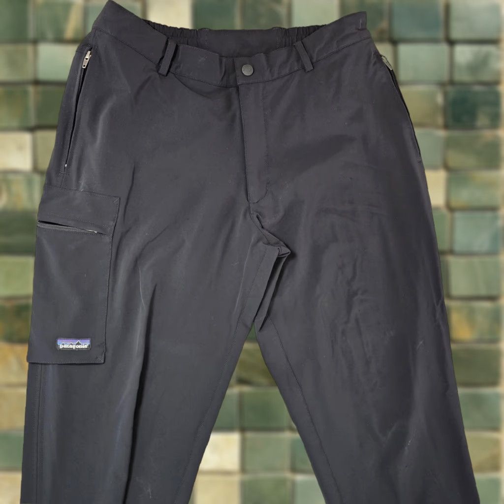 Patagonia Patagonia Pants Mens 36 Black Nylon Hiking Outdoor Stretch Zip Pockets Casual Track Pants Mens Size US 36 / EU 52 - 1 Thumbnail