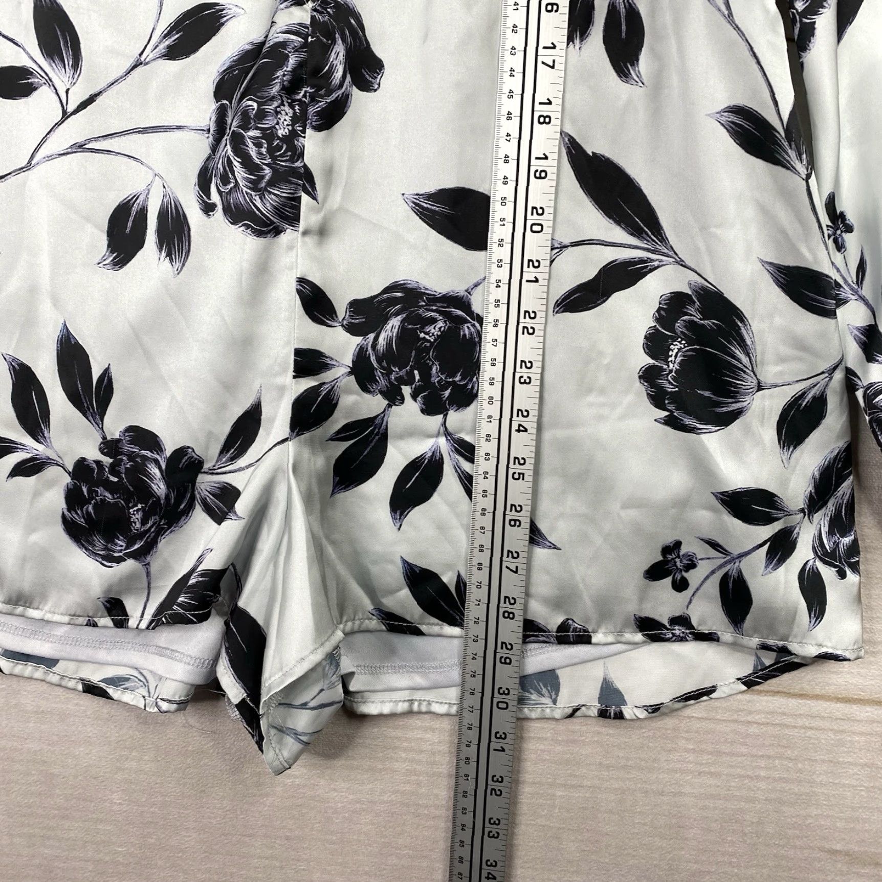 Show Me Your MuMu VINTAGE Show Me Your MuMu Romper Shirt Womens XS Silver Satin Floral Long Sleeve V Neck Bohemian 90s Theme Girls/Adults? Size XS / US 0-2 / IT 36-38 - 5 Thumbnail
