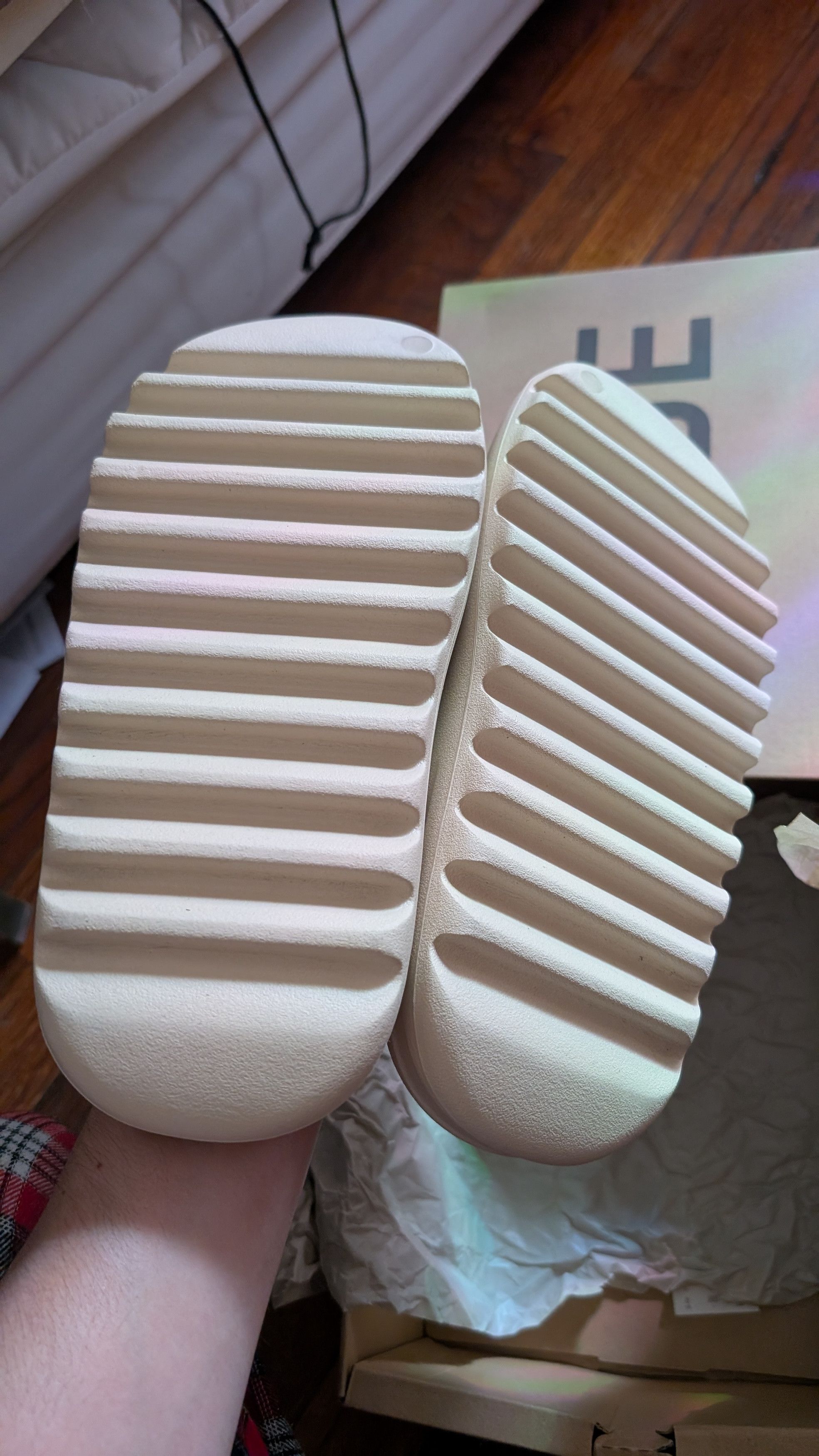 Adidas Adidas Yeezy slides Size US 8 / EU 41 - 2 Thumbnail