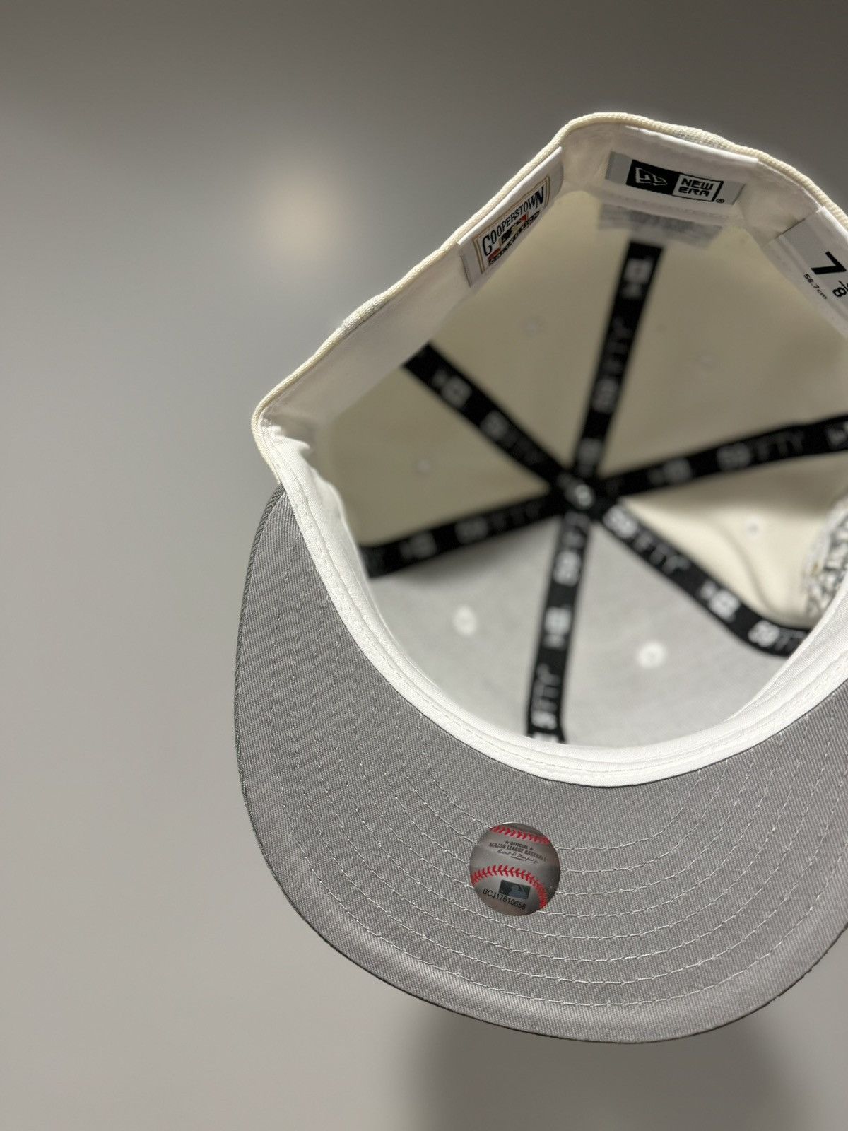 Hat Club × New Era × Topperz Topperzstore Select Exclusive Cleveland Indians OffWhite 3/8 Size ONE SIZE - 4 Thumbnail