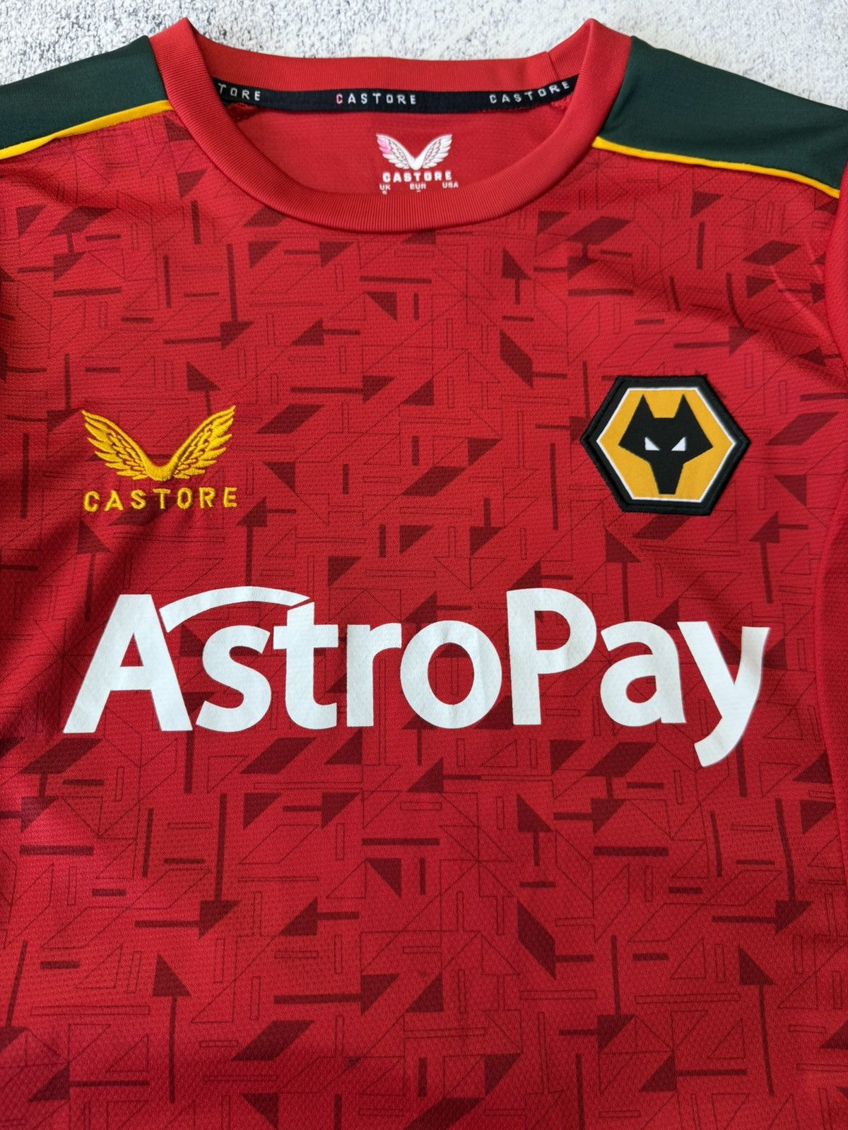 Castore Castore Wolverhampton Wanderers Football Shirt Size S Size US S / EU 44-46 / 1 - 12 Thumbnail