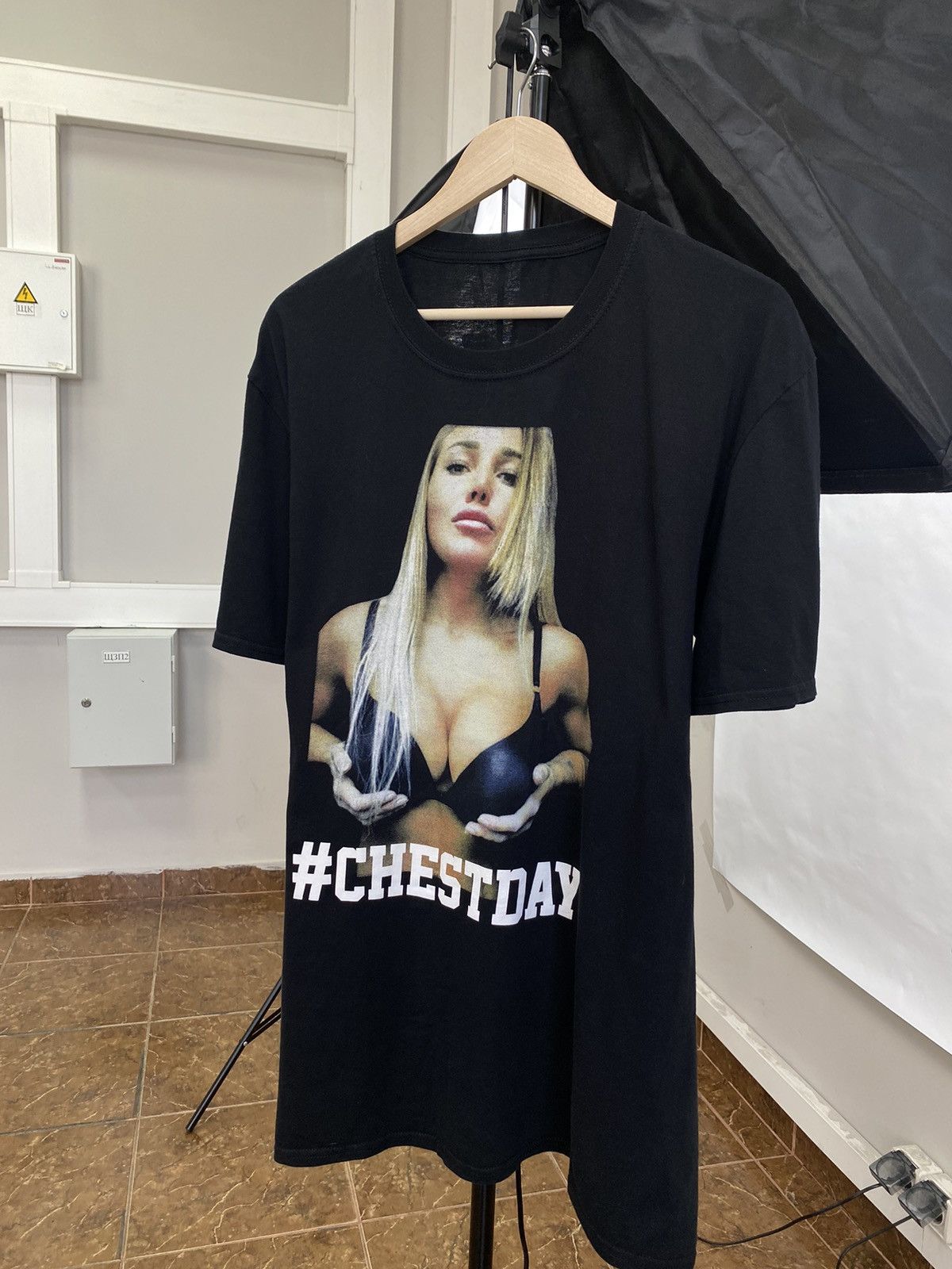 Vintage 🇺🇸 Vintage Y2K Chest Day Sex Girl Tits T-shirt rare Y2K Size US L / EU 52-54 / 3 - 1 Thumbnail