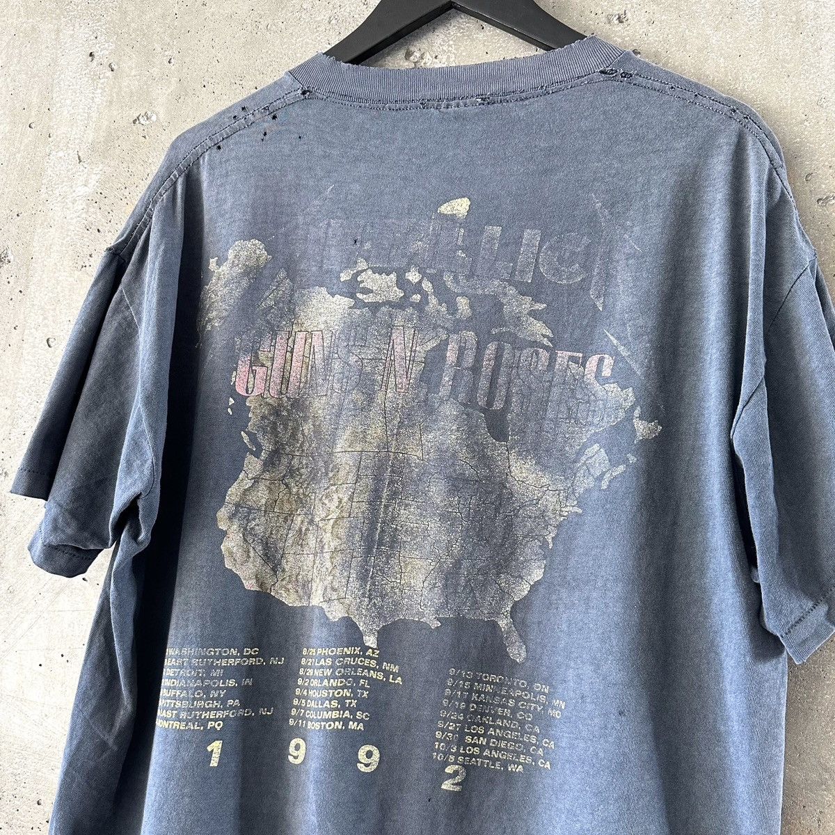 Band Tees 90’s THRASHED GUNS N ROSES 1992 Tour T-Shirt Size US XL / EU 56 / 4 - 4 Thumbnail
