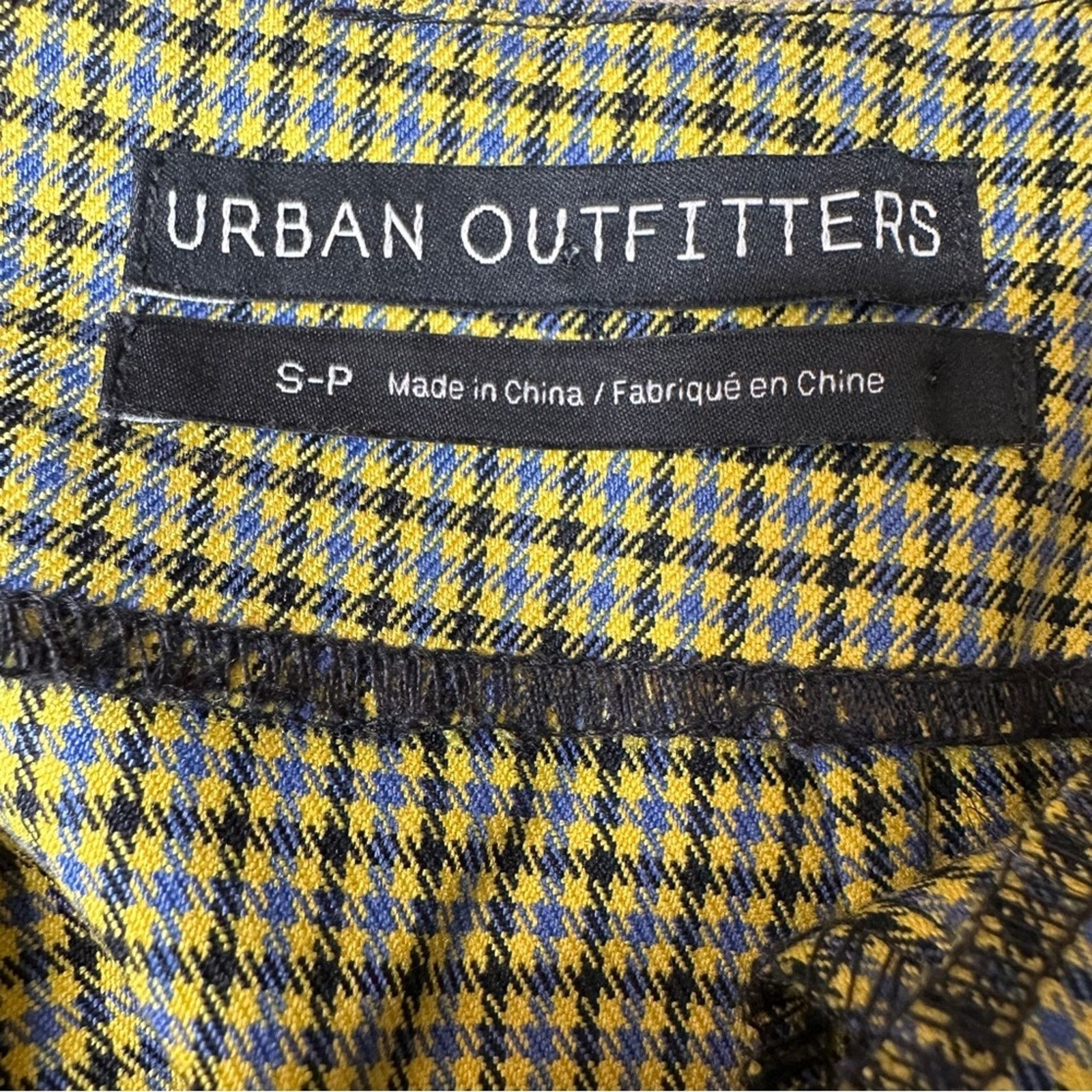Urban Outfitters Urban Outfitters UO Darren Notched Pelmet Yellow Mini Skirt Size 26" / US 2 / IT 38 - 4 Thumbnail