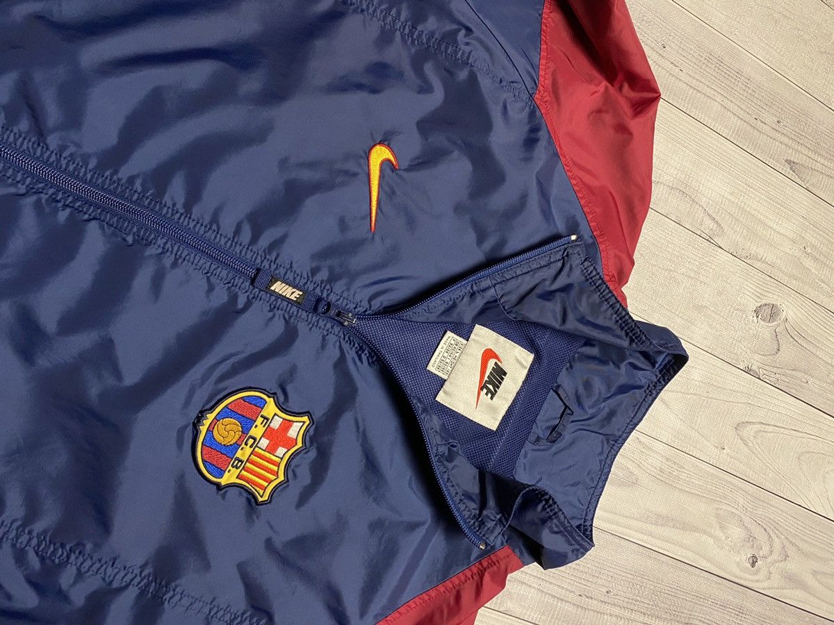 Nike Vintage Barcelona Nike light jacket big logo Size US L / EU 52-54 / 3 - 3 Thumbnail
