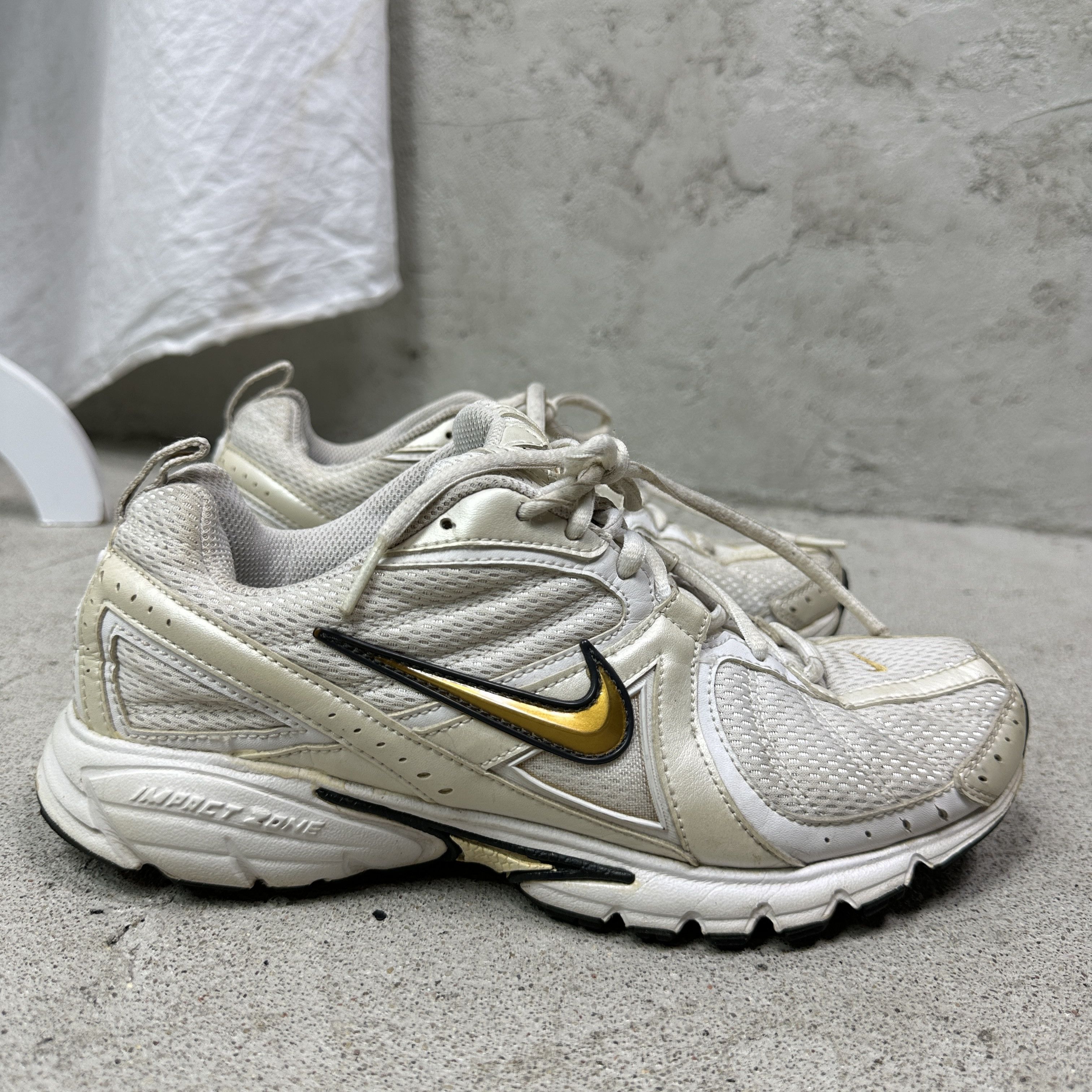 Nike Vintage Sporty Streetwear Nike Chunky 00s Sneakers Size US 7.5 / EU 40-41 - 3 Thumbnail
