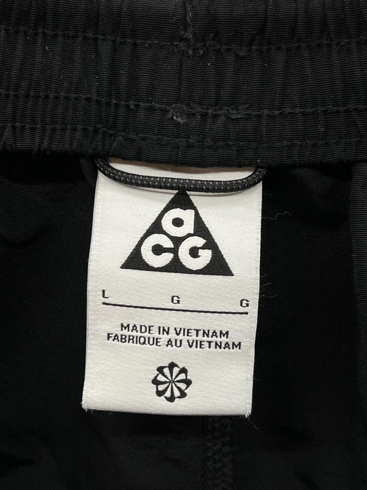 Nike ACG Nike ACG Women's Sz Large Oversized Trail Shorts DH8350-010 Size 29" - 3 Thumbnail