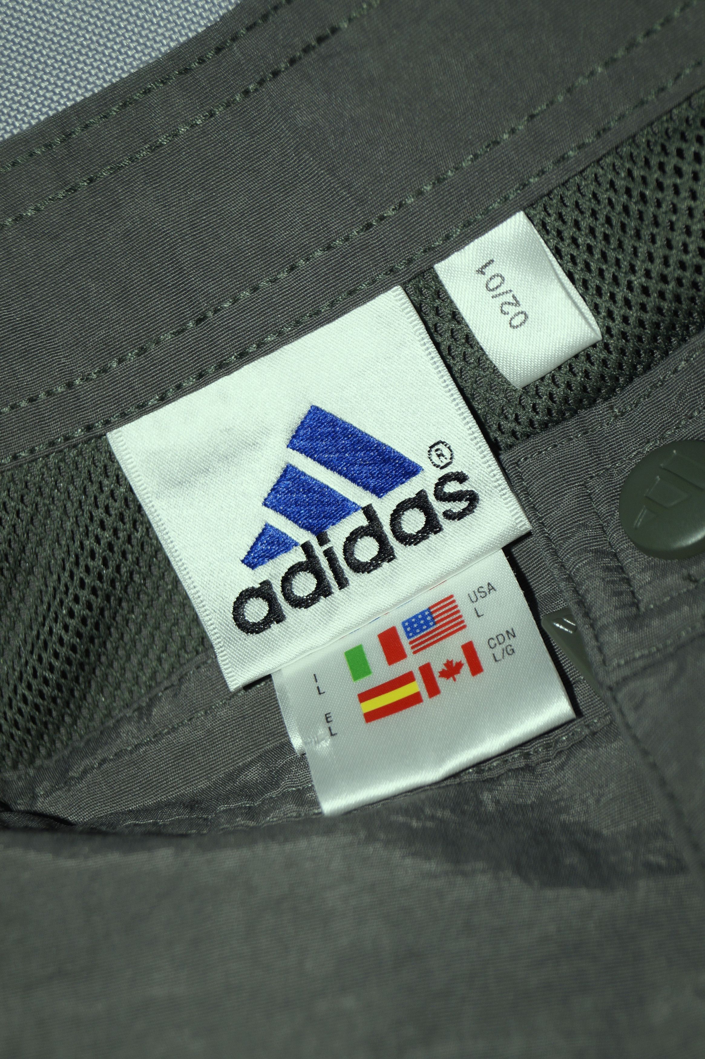 Adidas Rare x Adidas x Vintage x 2000 x Cargo Shorts x L size Size US 34 / EU 50 - 12 Thumbnail