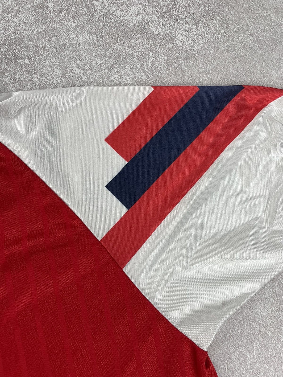 Vintage Vintage Arsenal Football Shirt Soccer Jersey Size L Size US L / EU 52-54 / 3 - 11 Thumbnail