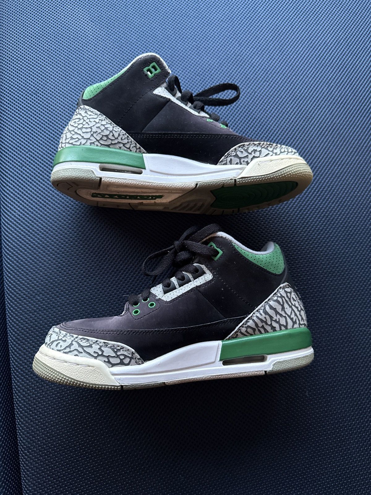 Jordan Brand Air Jordan 3 Retro GS 'Pine Green' Size US 5 / EU 37 - 2 Thumbnail