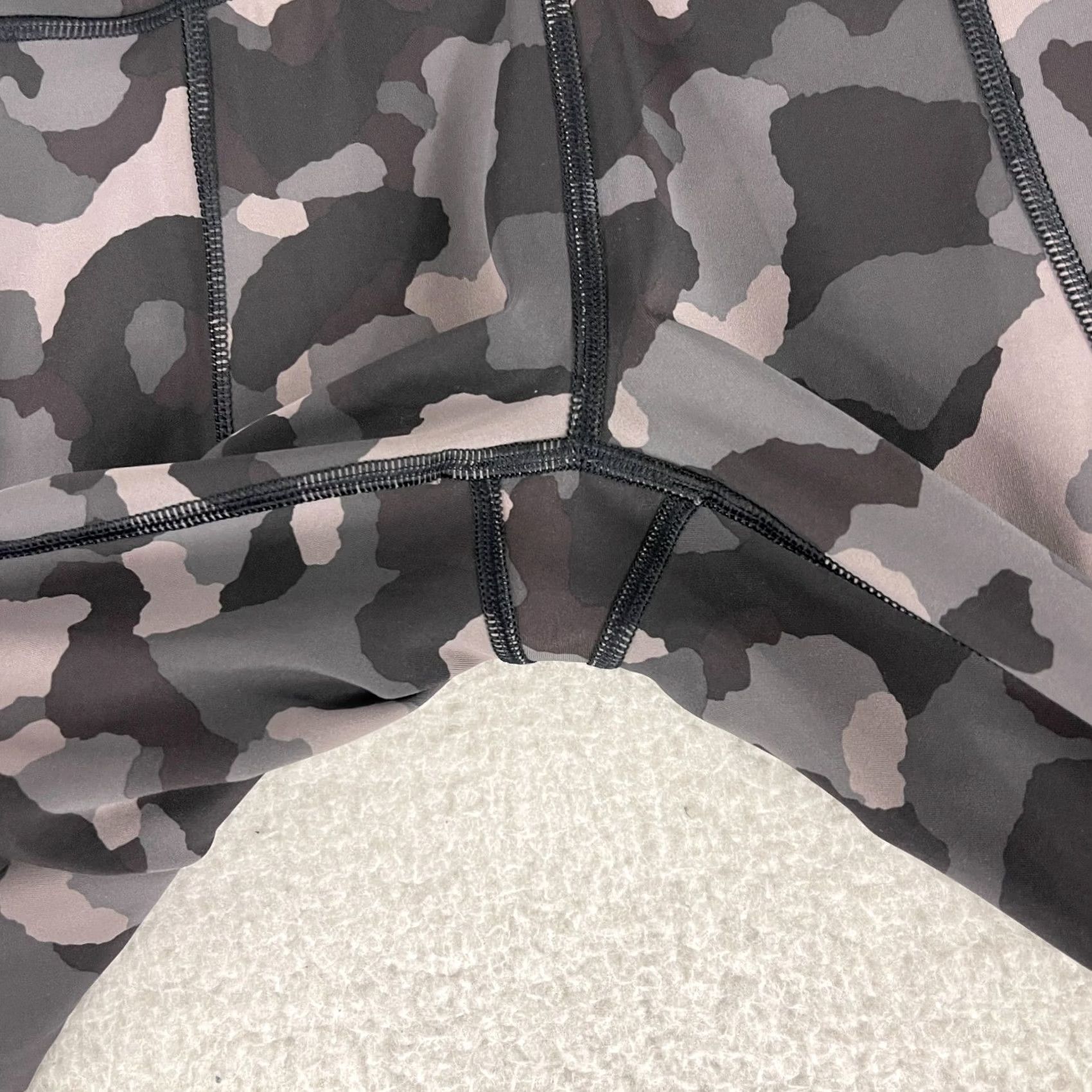 Athleta Athleta Leggings Womens XXS Black Lightning Camo 7/8 Tights Yoga Pull On Size 24" / US 00 / IT 34 - 5 Thumbnail
