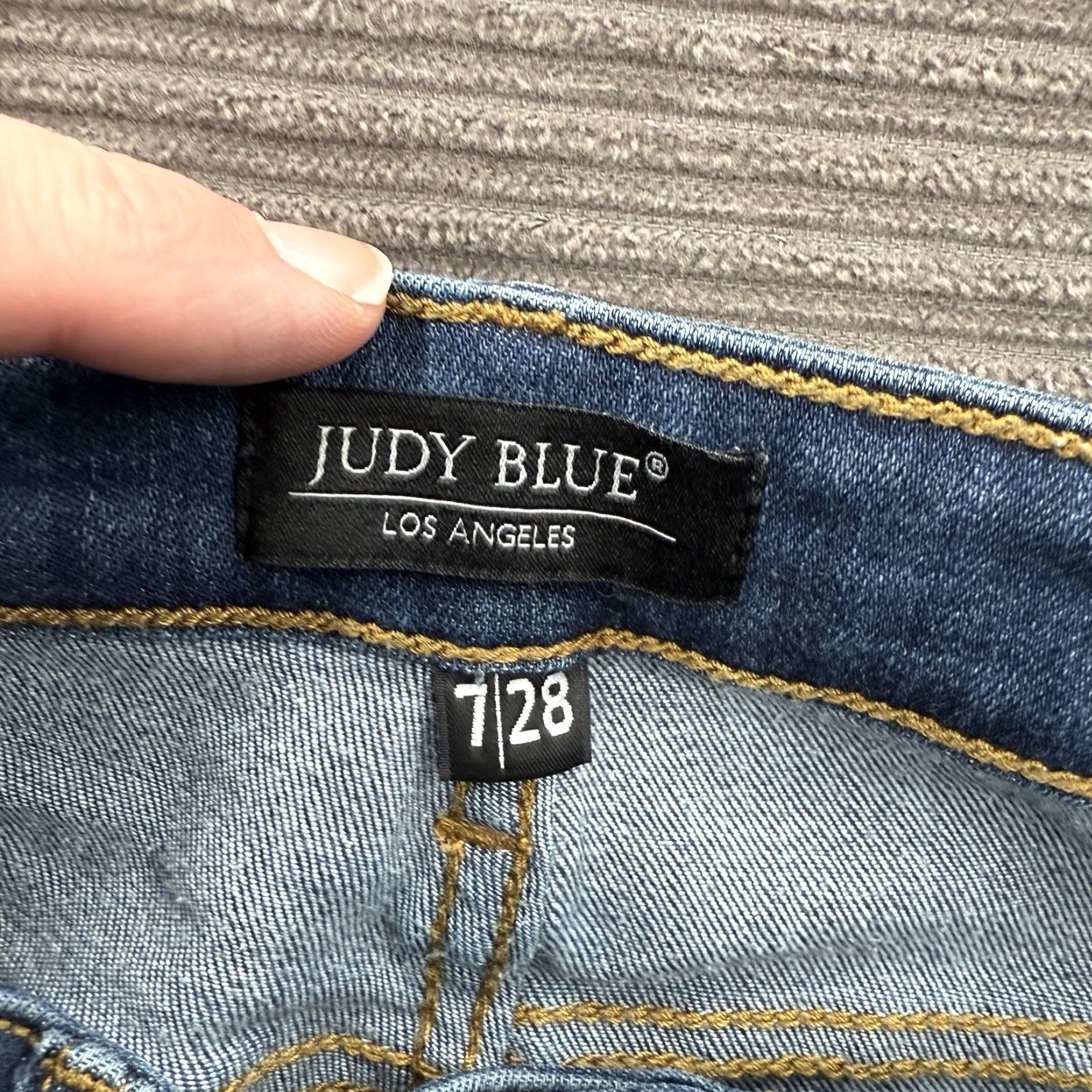 Vintage Judy Blue Jeans Women 28 Blue Cotton Denim Mid Rise Distressed Skinny Fit Casual Style 28 in Inseam 27 Short Bow Zipper Button Logo Vintage? No Size 28" / US 6 / IT 42 - 3 Thumbnail