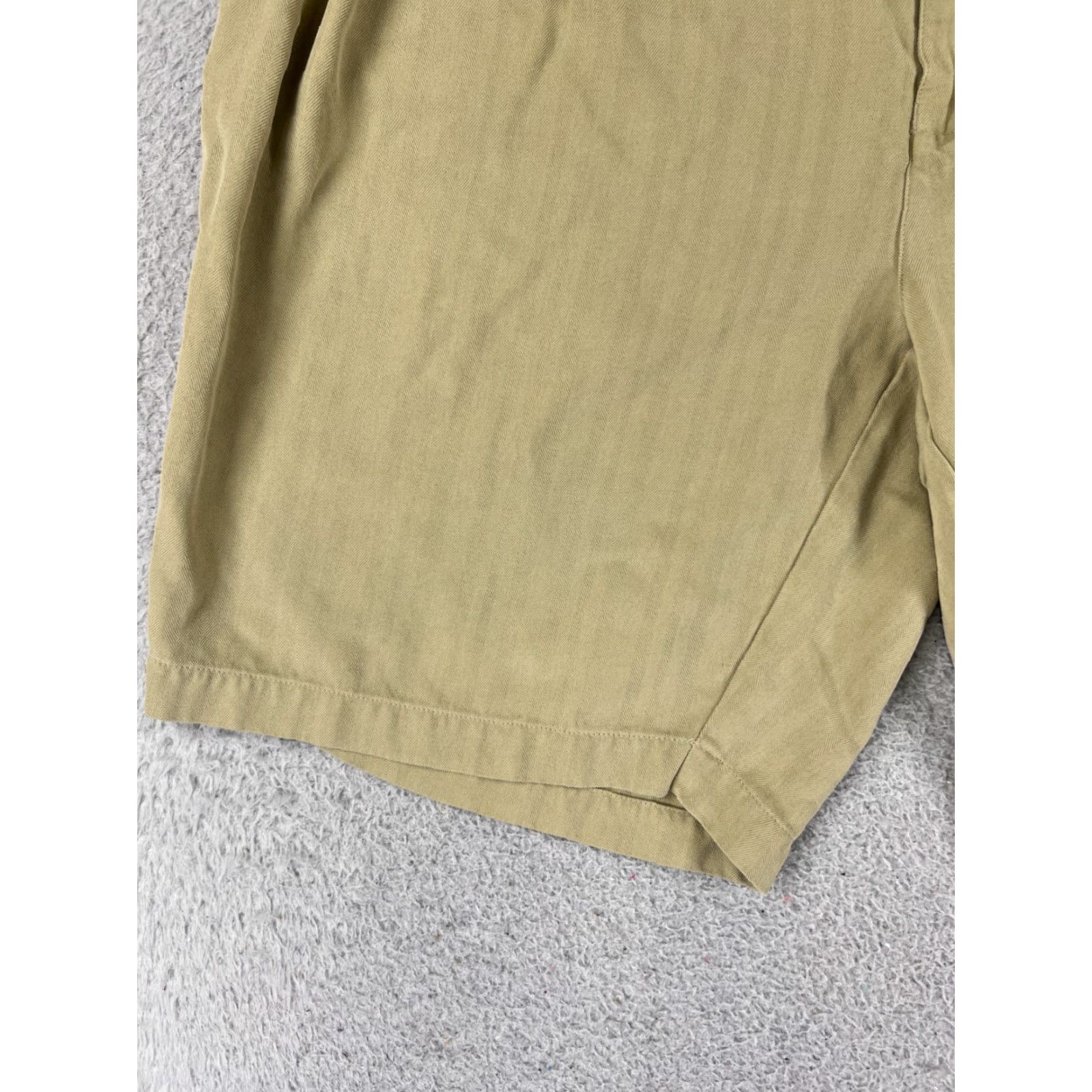 Tommy Bahama Tommy Bahama Shorts Men 34 Brown Bermuda Pleated 100% Silk Chevron Stripe 34x9 Size US 34 / EU 50 - 3 Thumbnail