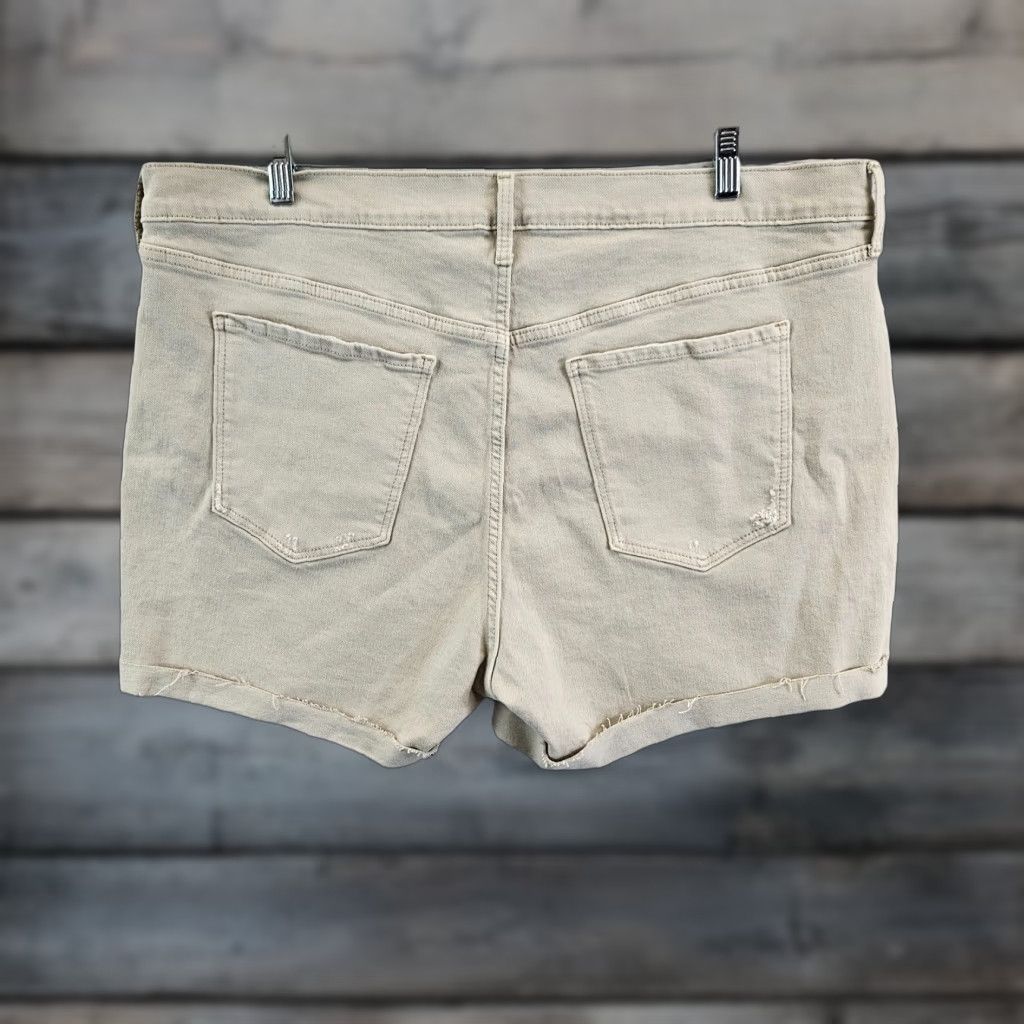 Old Navy VINTAGE Old Navy Womens Boyfriend Mid Rise Denim Shorts Sz 18 Gray Distressed Size 40" / US 18 - 1 Thumbnail