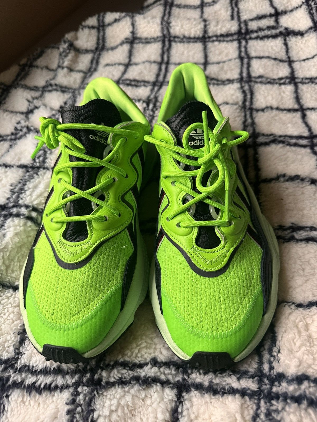 Adidas Adidas Ozweego Neon Green Size US 10 / EU 43 - 3 Thumbnail
