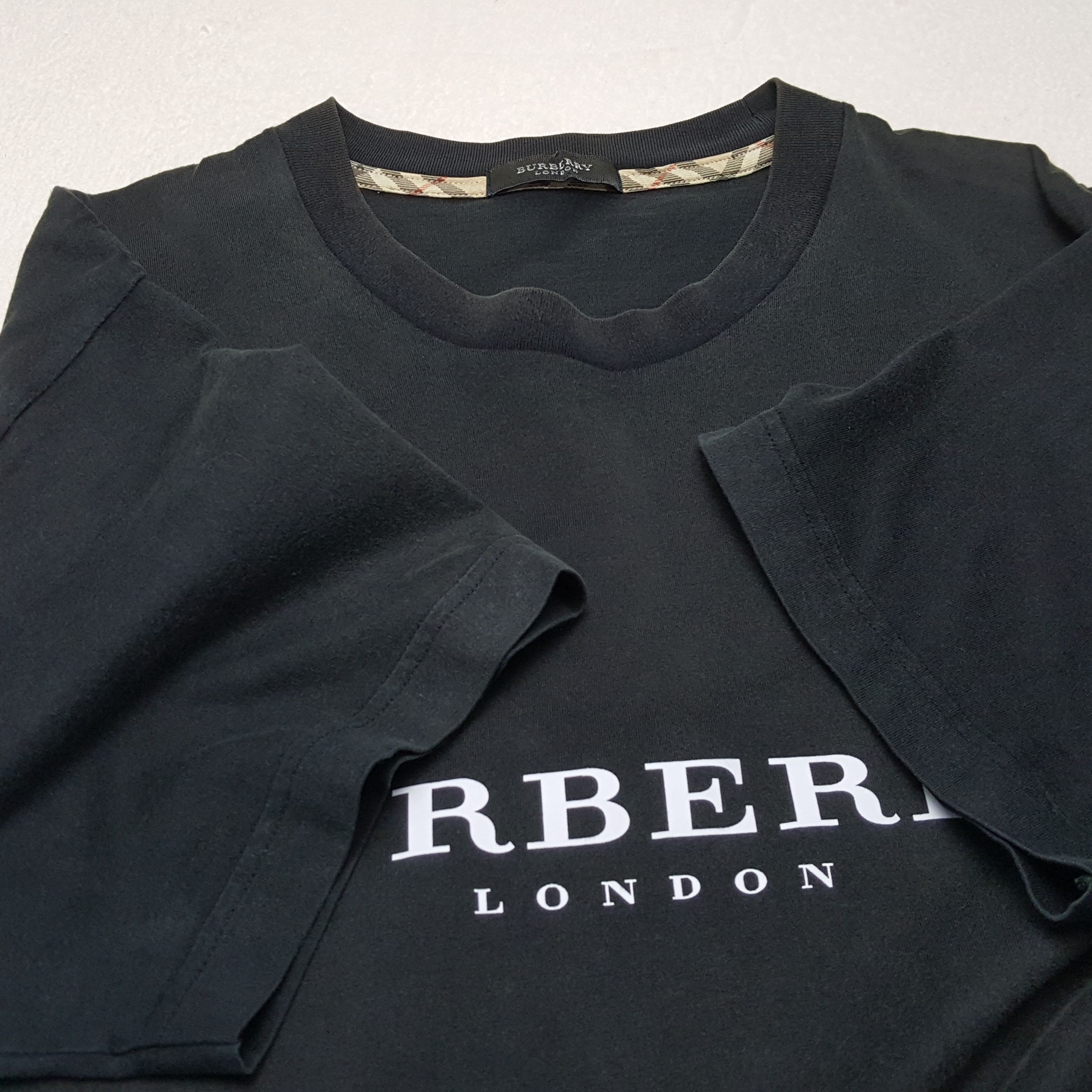 Burberry × Vintage Vintage BURBERRY LONDON Fashion Brand Design T-Shirts Size US L / EU 52-54 / 3 - 5 Thumbnail