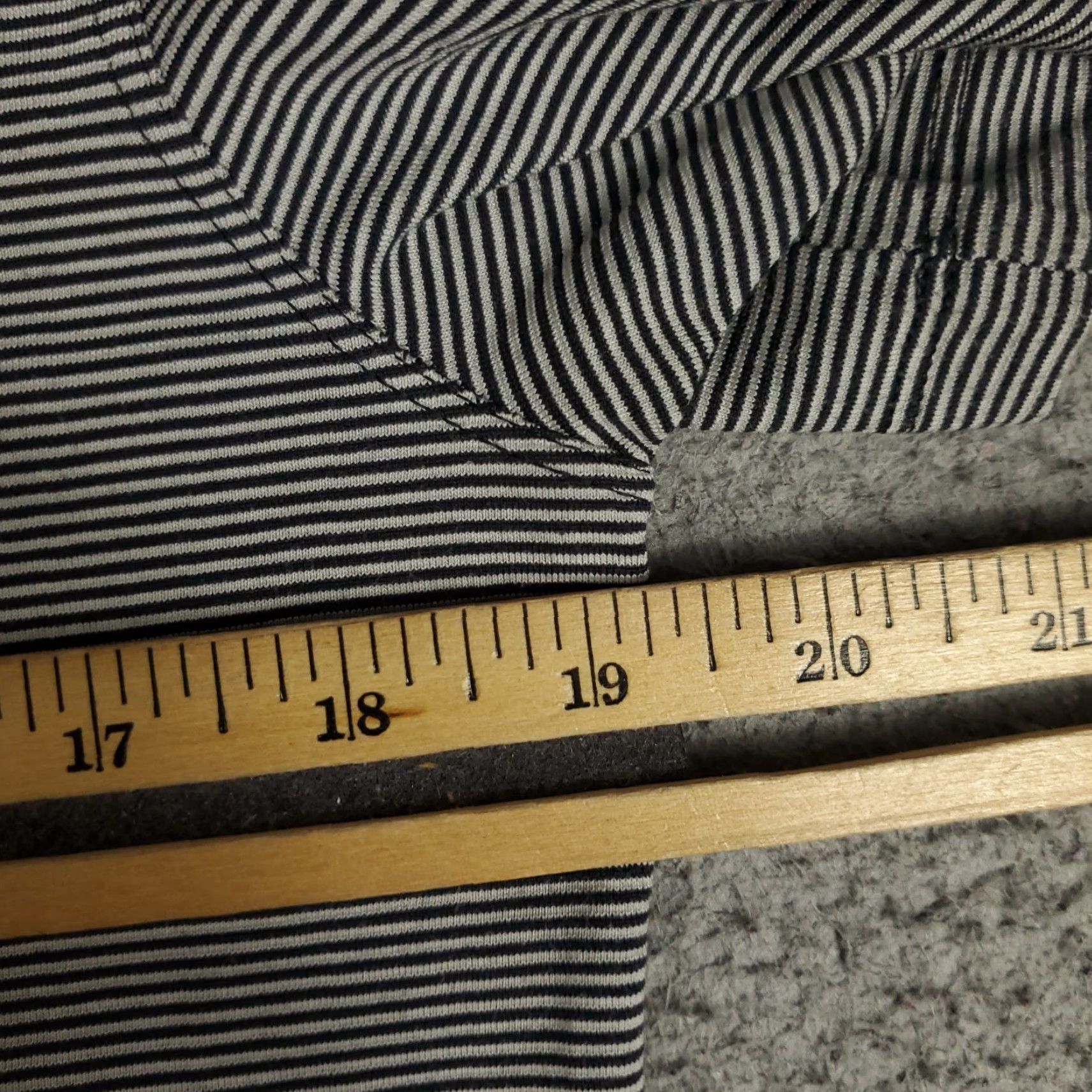 Lululemon Lululemon Polo Shirt Mens Size M Gray Striped Active Golf Short Sleeve Shirt Polo Mens Gray Striped Activewear Golf Shirt Size US M / EU 48-50 / 2 - 6 Thumbnail