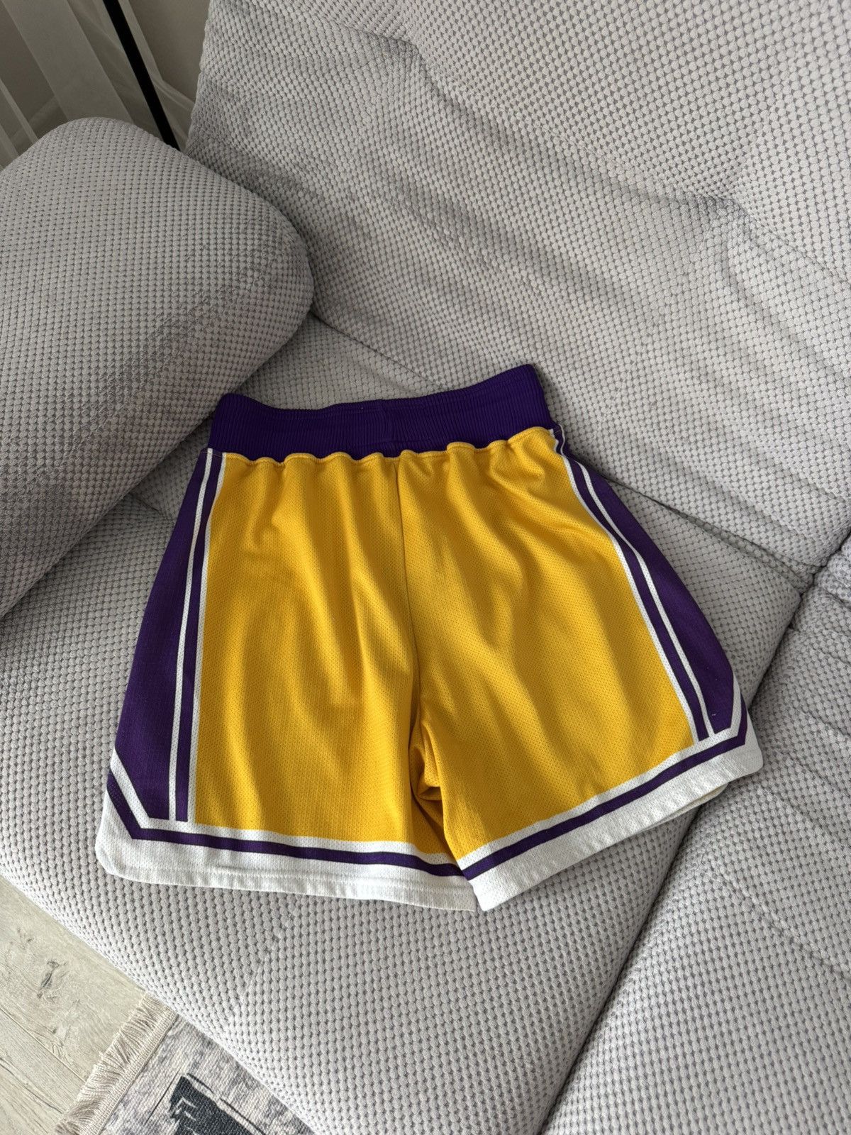 Champion Champion NBA Los Angeles Lakers Vintage Kobe Bryant Shorts Size US 32 / EU 48 - 7 Thumbnail
