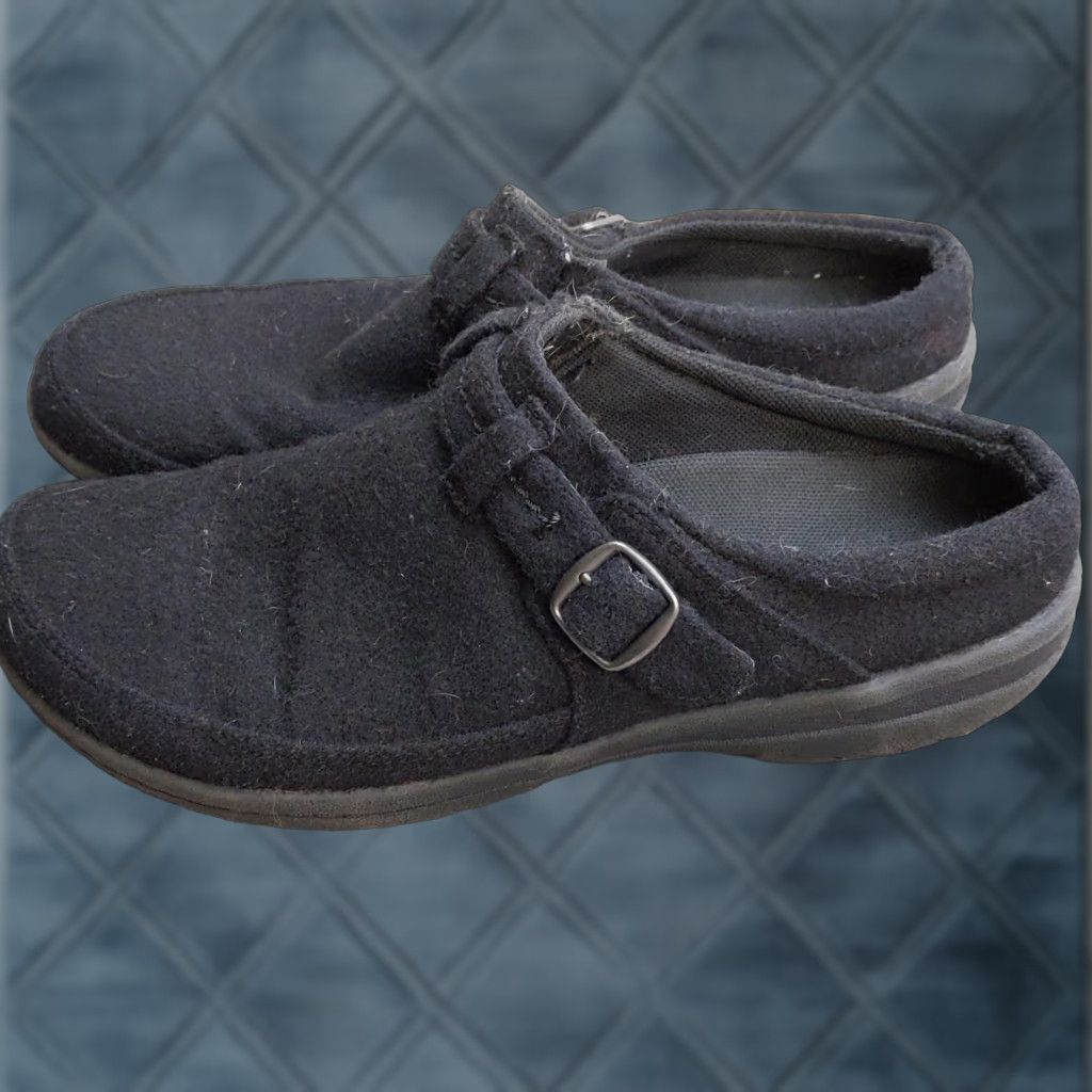 Merrell Merrell Womens Slip-On Slipper Black Fabric Buckle 8 M Fleece Indoor Outdoor J95298 Size M / US 6-8 / IT 42-44 - 1 Thumbnail