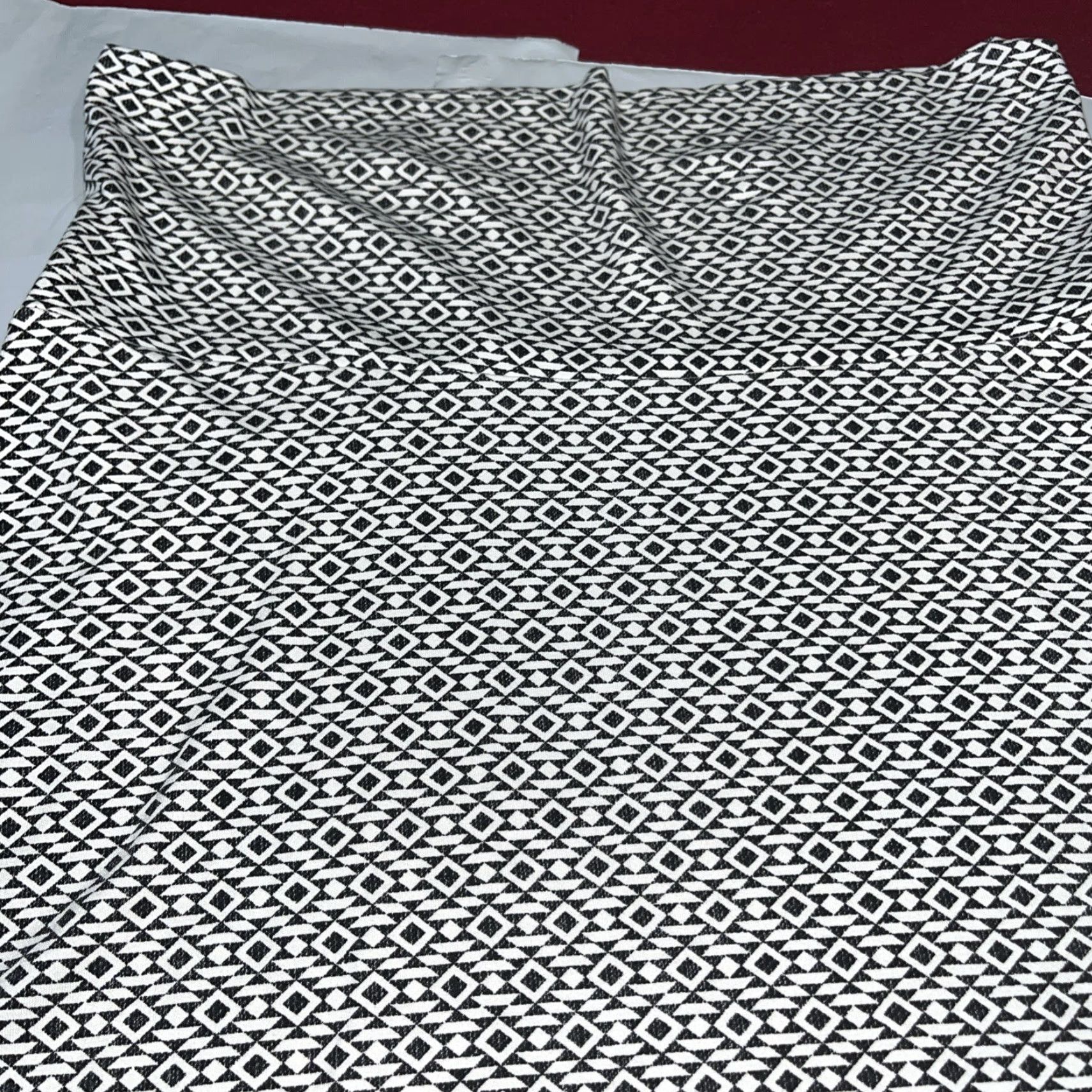 Vintage Carve Designs Skirt A-Line Geometric Black White Pull On Rayon Lrg Women Midi Elastic Waist Stretch Finish: Flowy Size 36" / US 14 / IT 50 - 2 Thumbnail