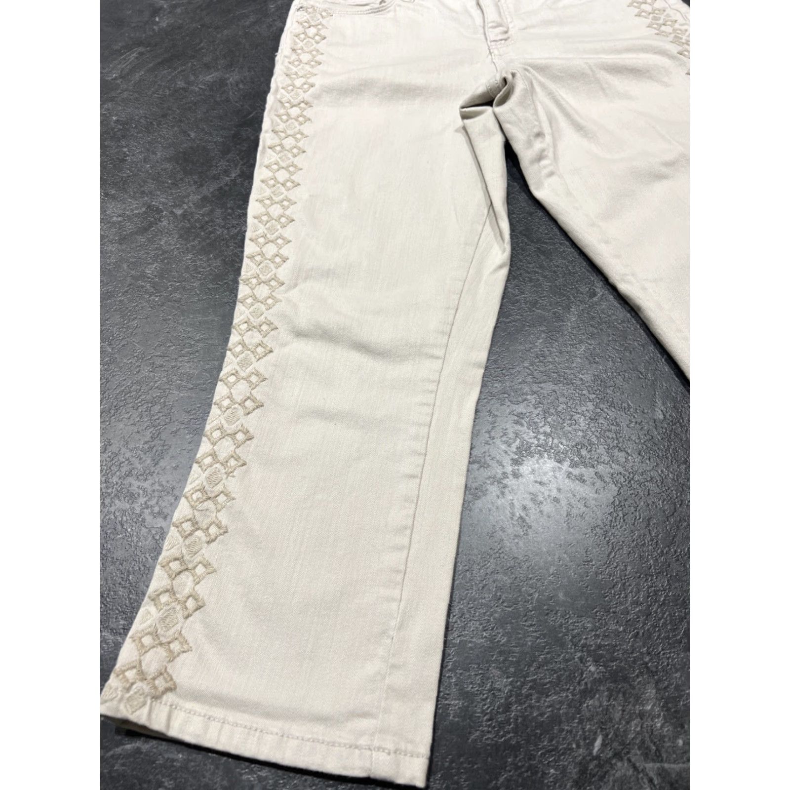 NYDJ VINTAGE NYDJ Jeans Capri Womens 6 Beige Cotton Blend Stretch Comfort Tuck Size 28" / US 6 / IT 42 - 3 Thumbnail